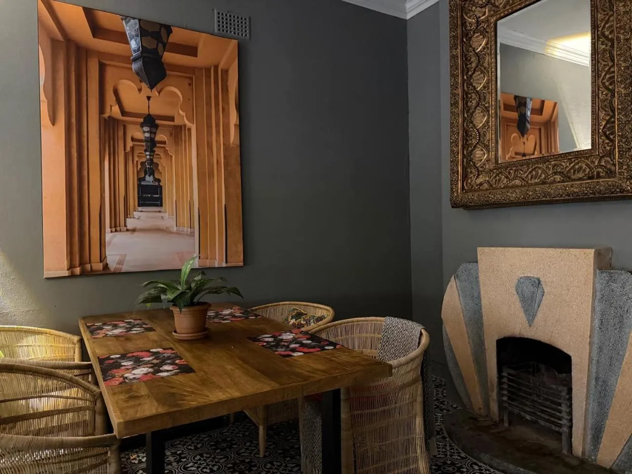 Restaurant/places to eat in Shangri-La Country Hotel & Spa