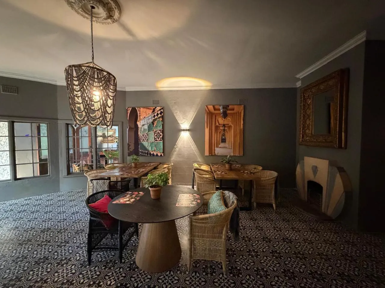 Restaurant/places to eat in Shangri-La Country Hotel & Spa