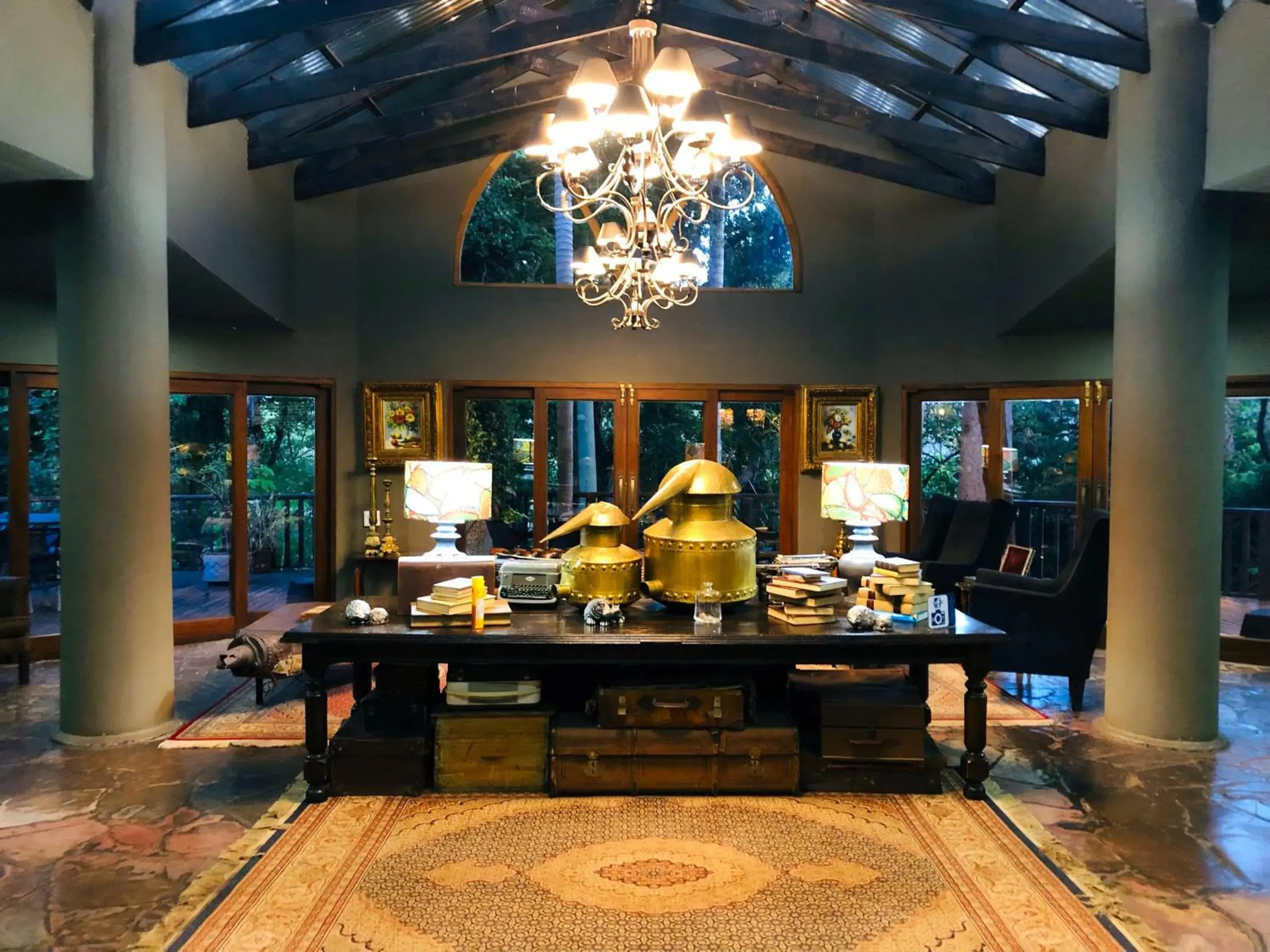 Property building in Shangri-La Country Hotel & Spa Property building in Shangri-La Country Hotel & Spa