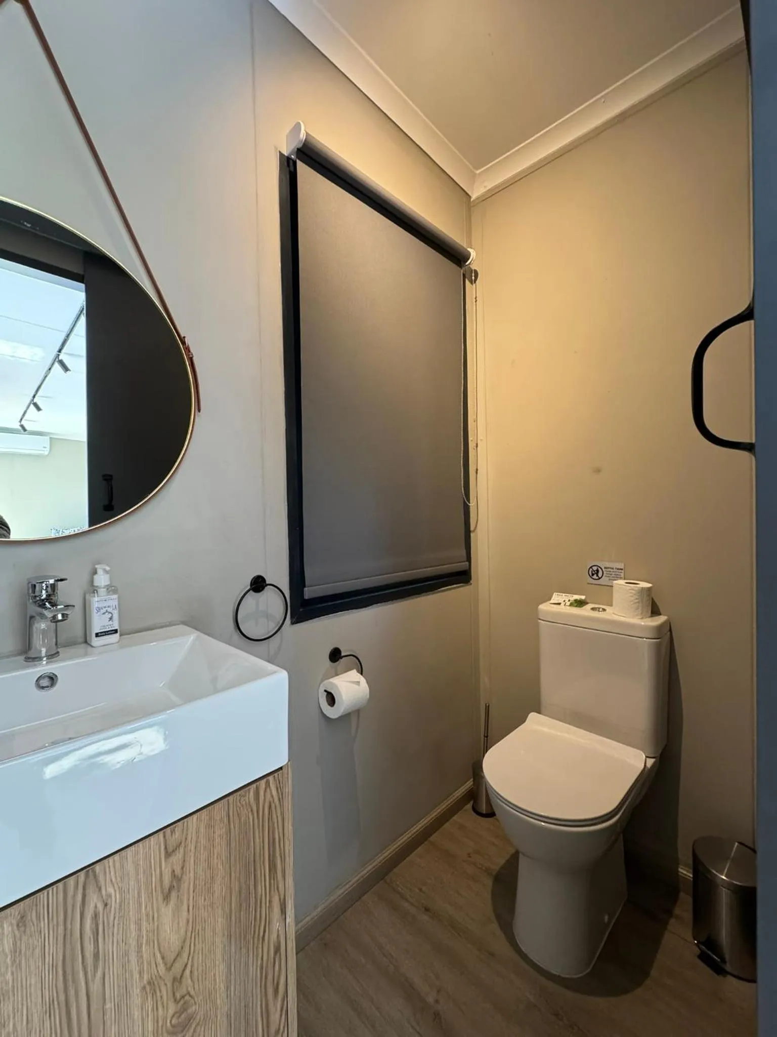 Bathroom in Shangri-La Country Hotel & Spa