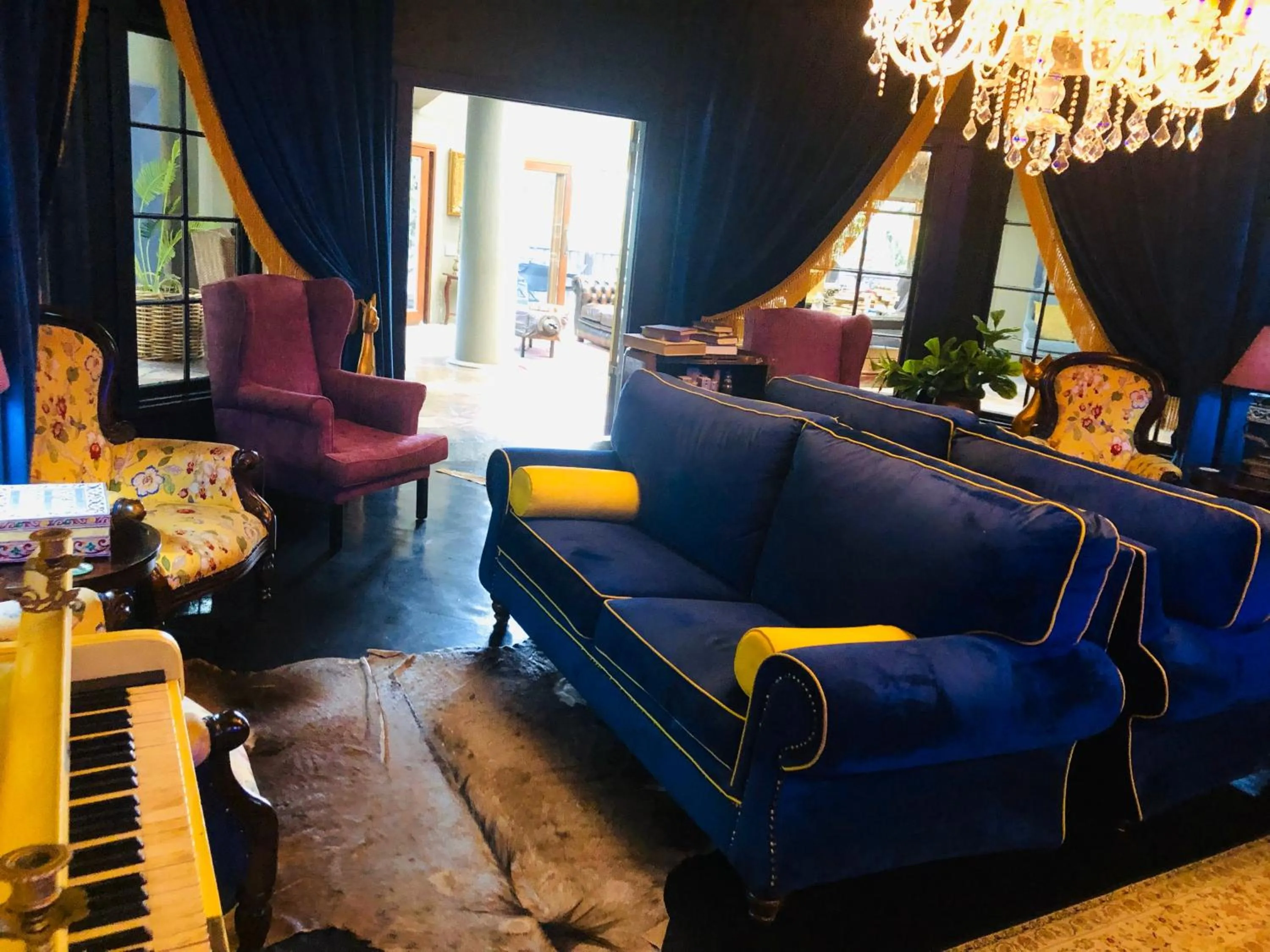 Lounge or bar in Shangri-La Country Hotel & Spa