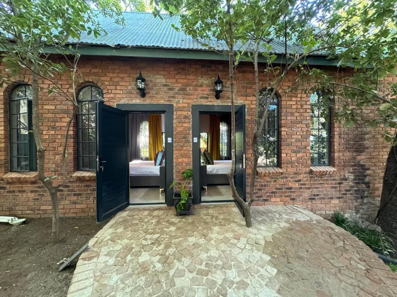 Bedroom in Shangri-La Country Hotel & Spa