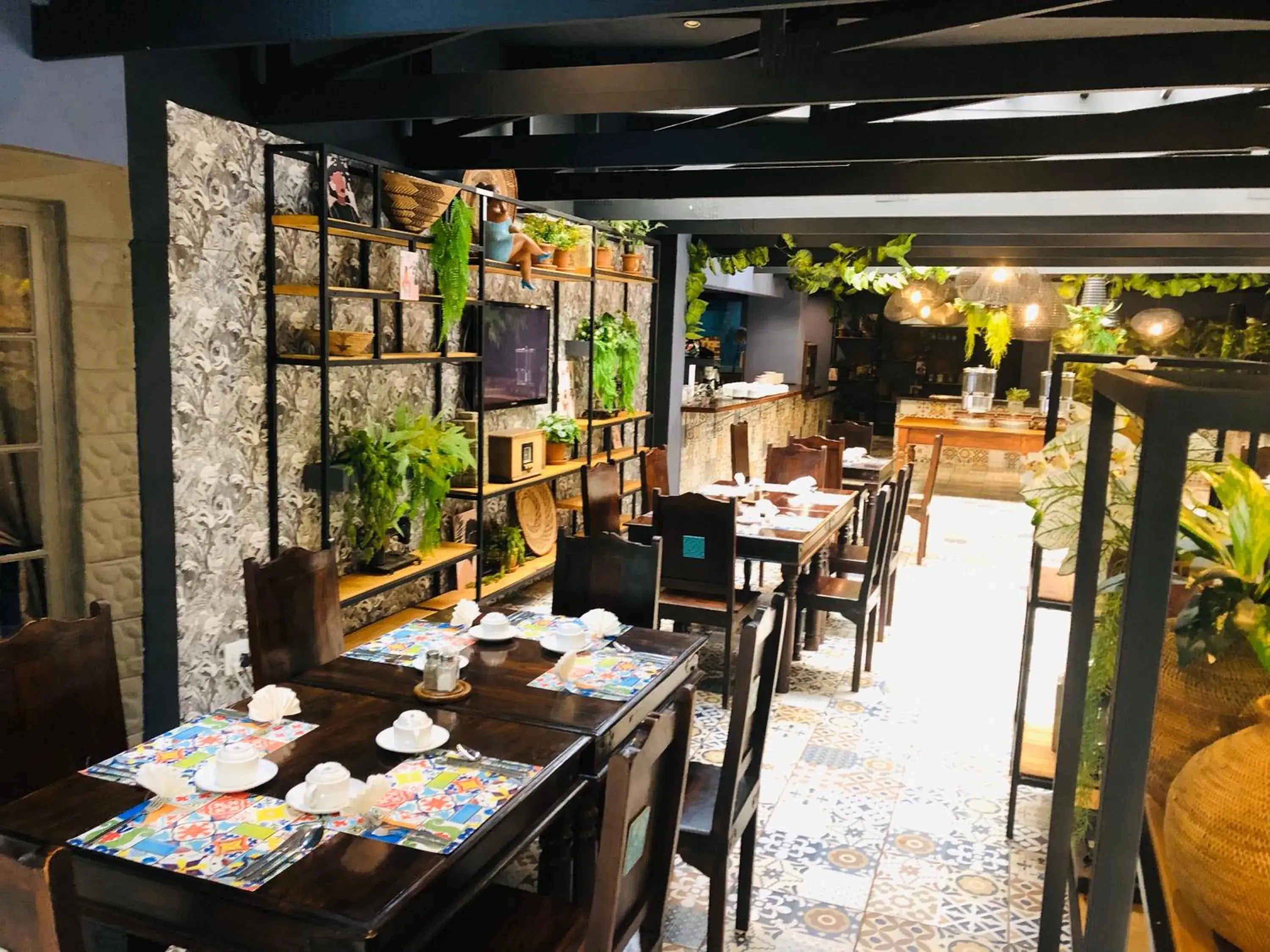 Restaurant/places to eat in Shangri-La Country Hotel & Spa Restaurant/places to eat in Shangri-La Country Hotel & Spa