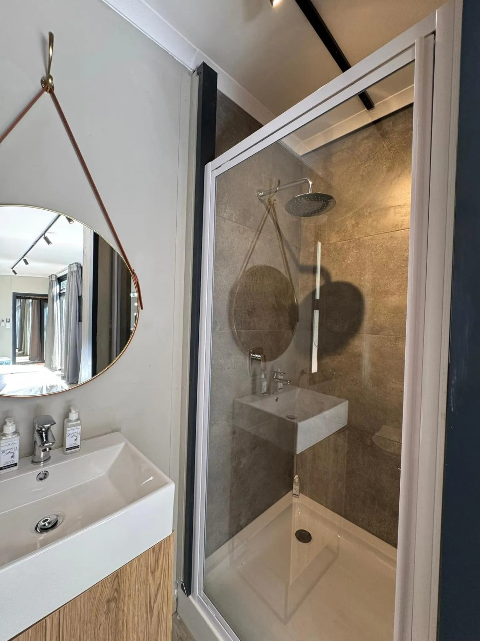 Bathroom in Shangri-La Country Hotel & Spa