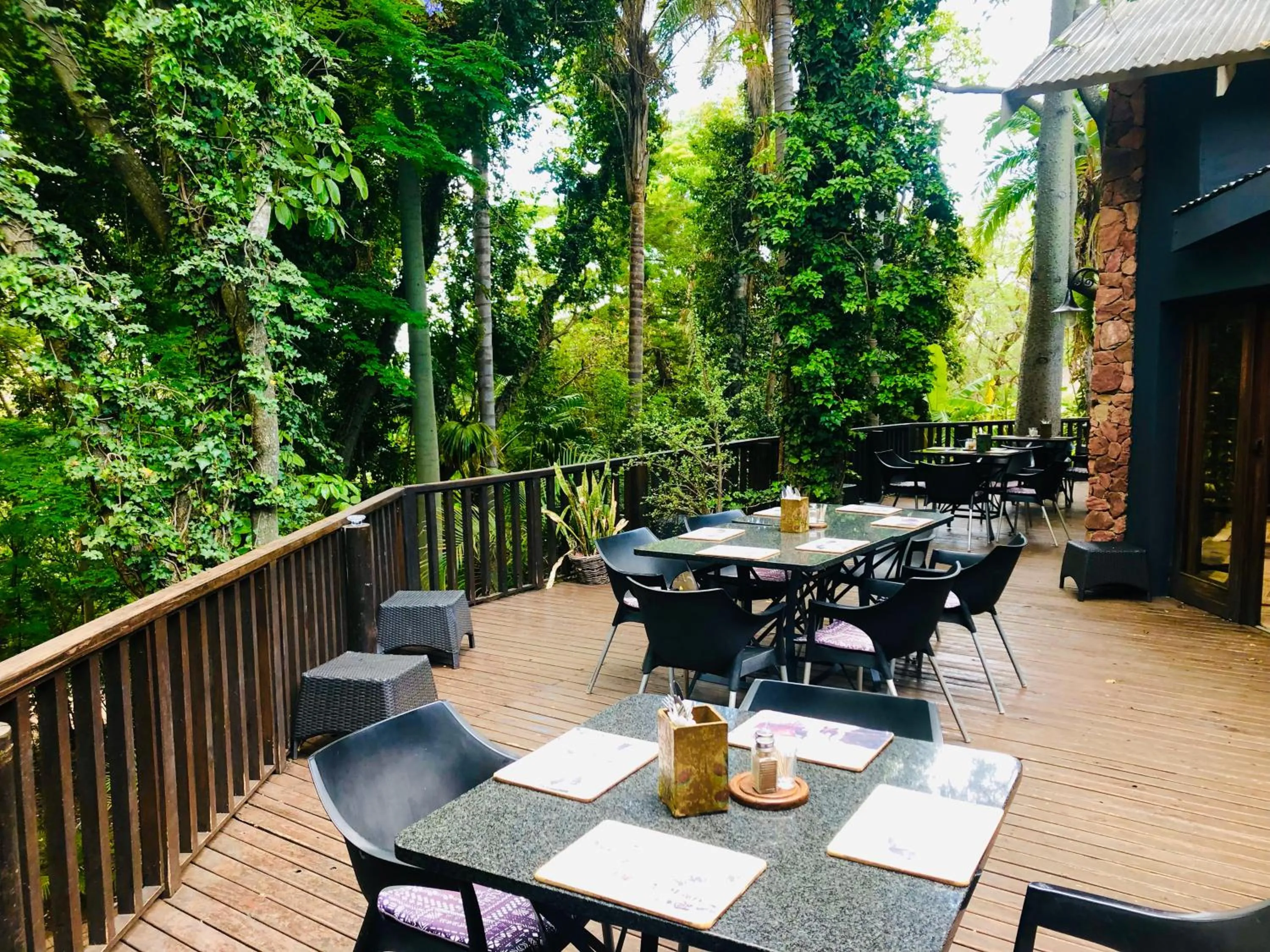 Balcony/Terrace in Shangri-La Country Hotel & Spa