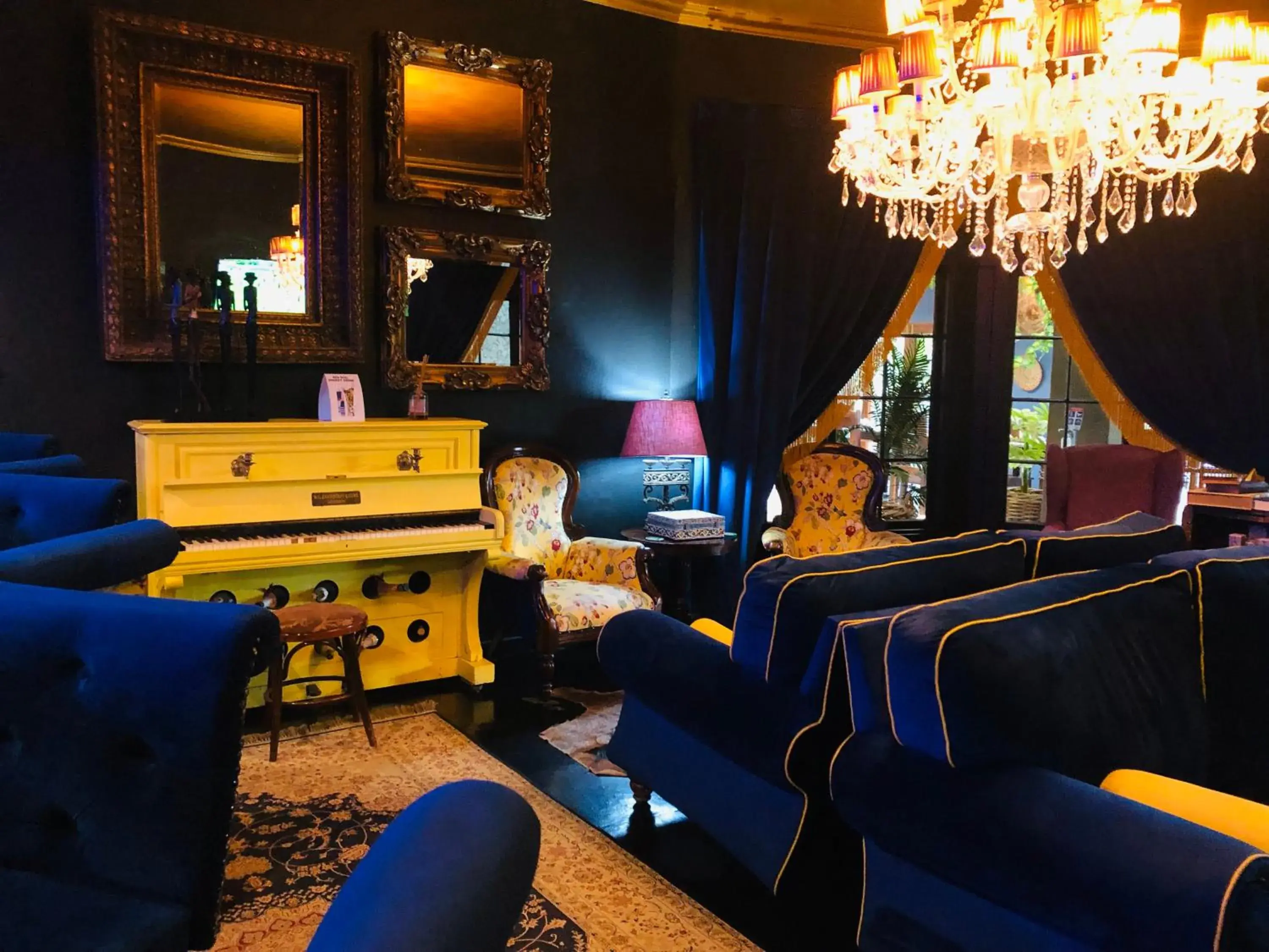 Lounge or bar in Shangri-La Country Hotel & Spa Lounge or bar in Shangri-La Country Hotel & Spa