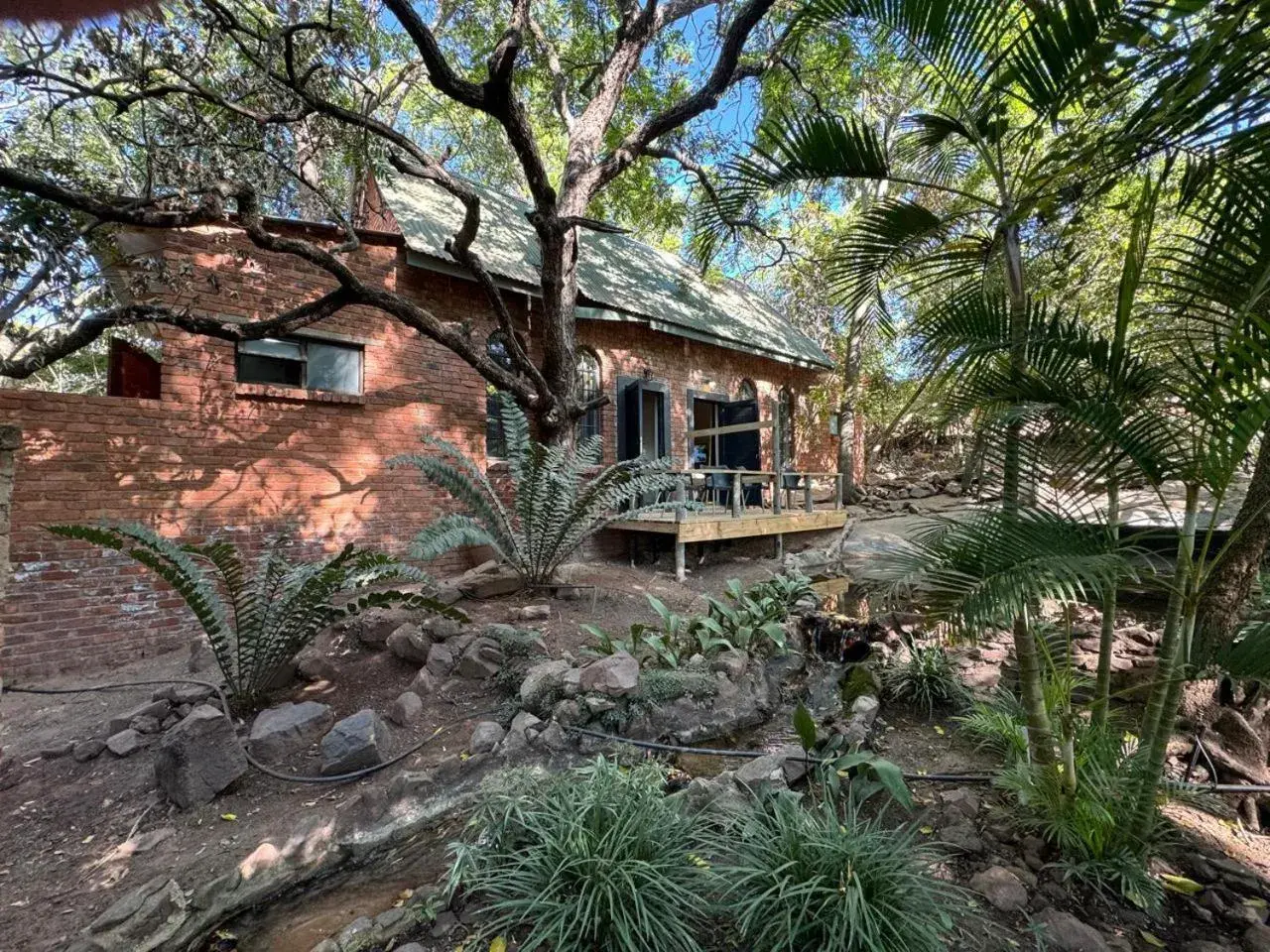 Bedroom in Shangri-La Country Hotel & Spa Bedroom in Shangri-La Country Hotel & Spa