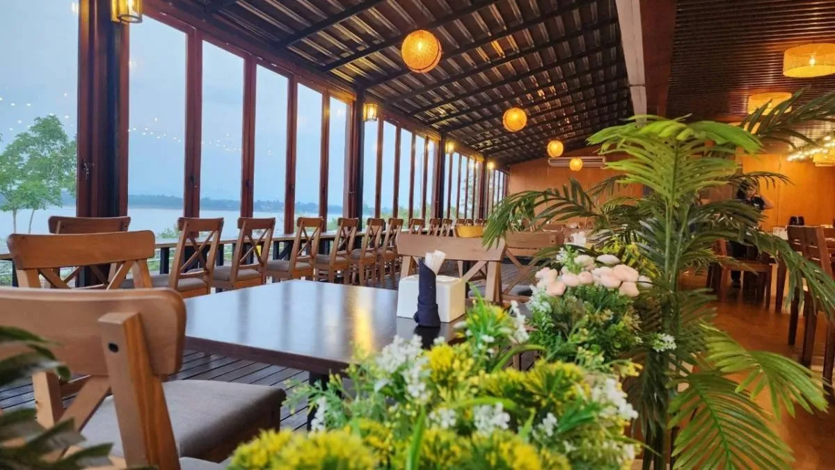 Restaurant/places to eat in Blu Hotel