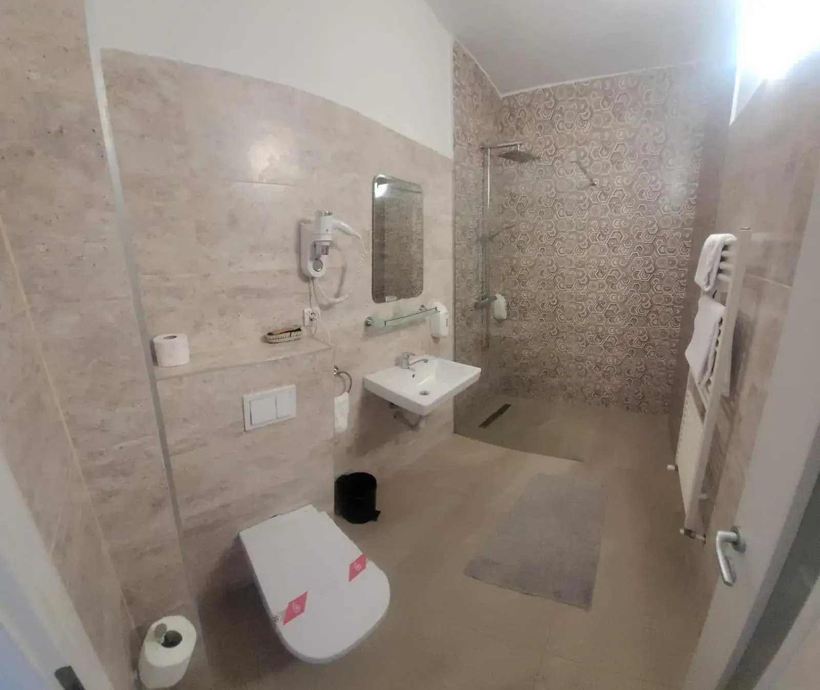 Triple Room in Hotel Delaf Triple Room in Hotel Delaf