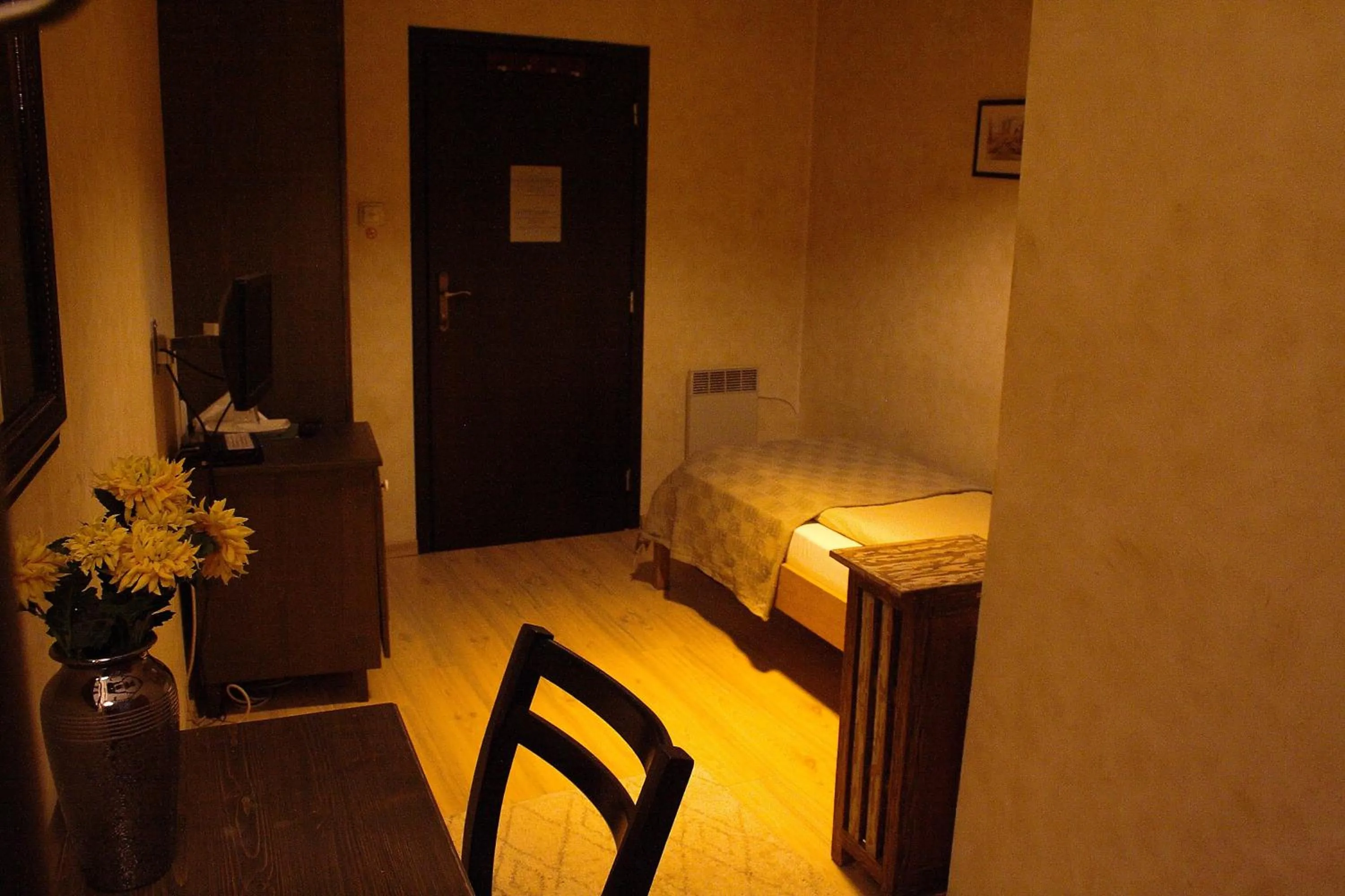 Photo of the whole room in Avalon Rooms