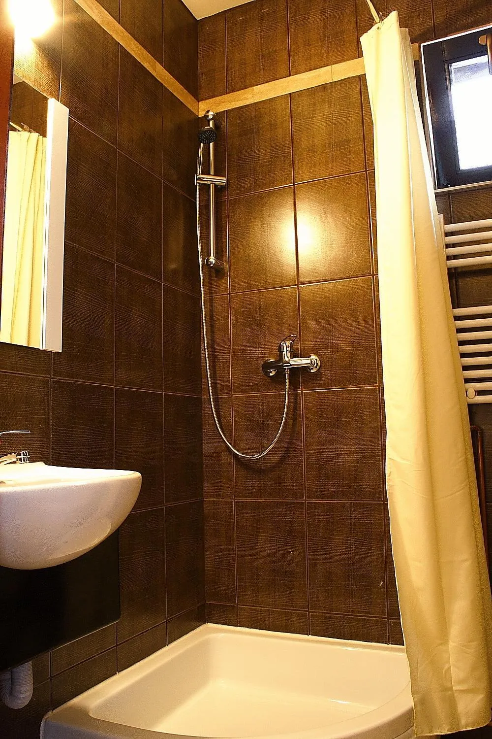 Bathroom in Avalon Rooms