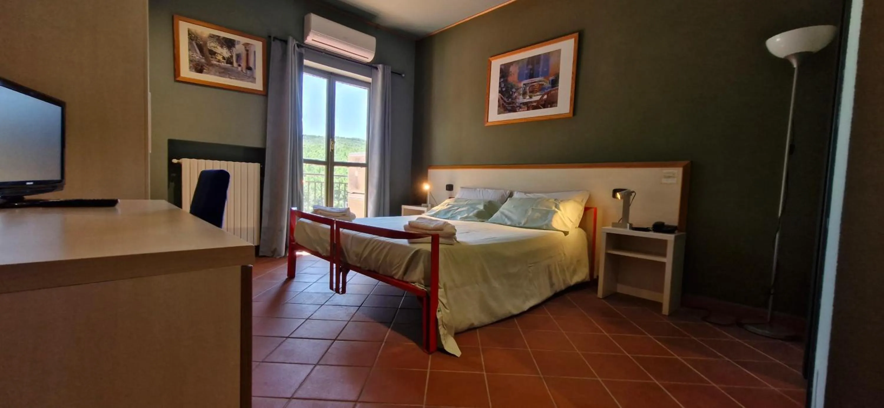 Photo of the whole room, Bed in Sotto Il Cielo Hotel