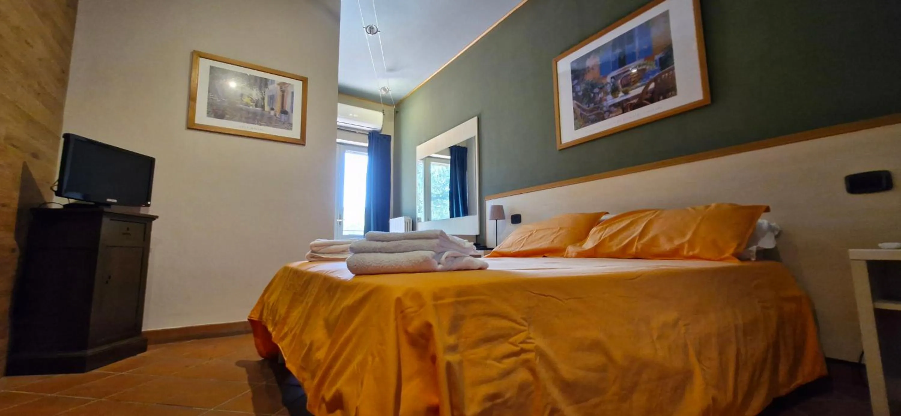 Photo of the whole room, Bed in Sotto Il Cielo Hotel
