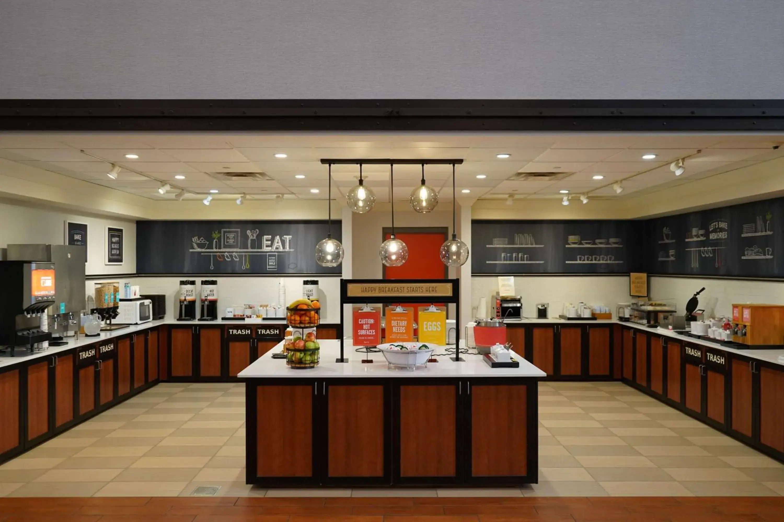 Breakfast in Hampton Inn & Suites Chicago/Aurora Breakfast in Hampton Inn & Suites Chicago/Aurora