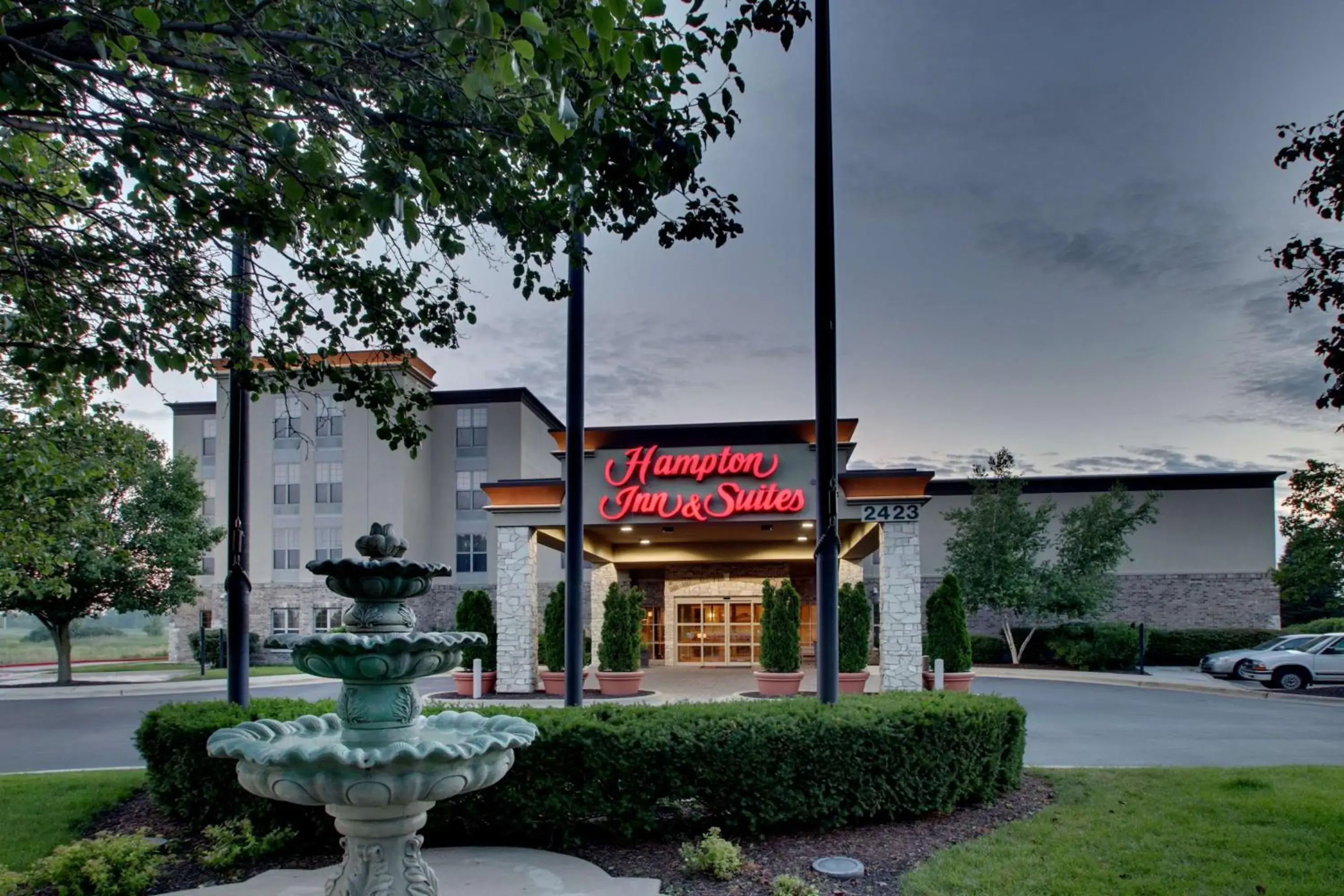 Property building in Hampton Inn & Suites Chicago/Aurora Property building in Hampton Inn & Suites Chicago/Aurora