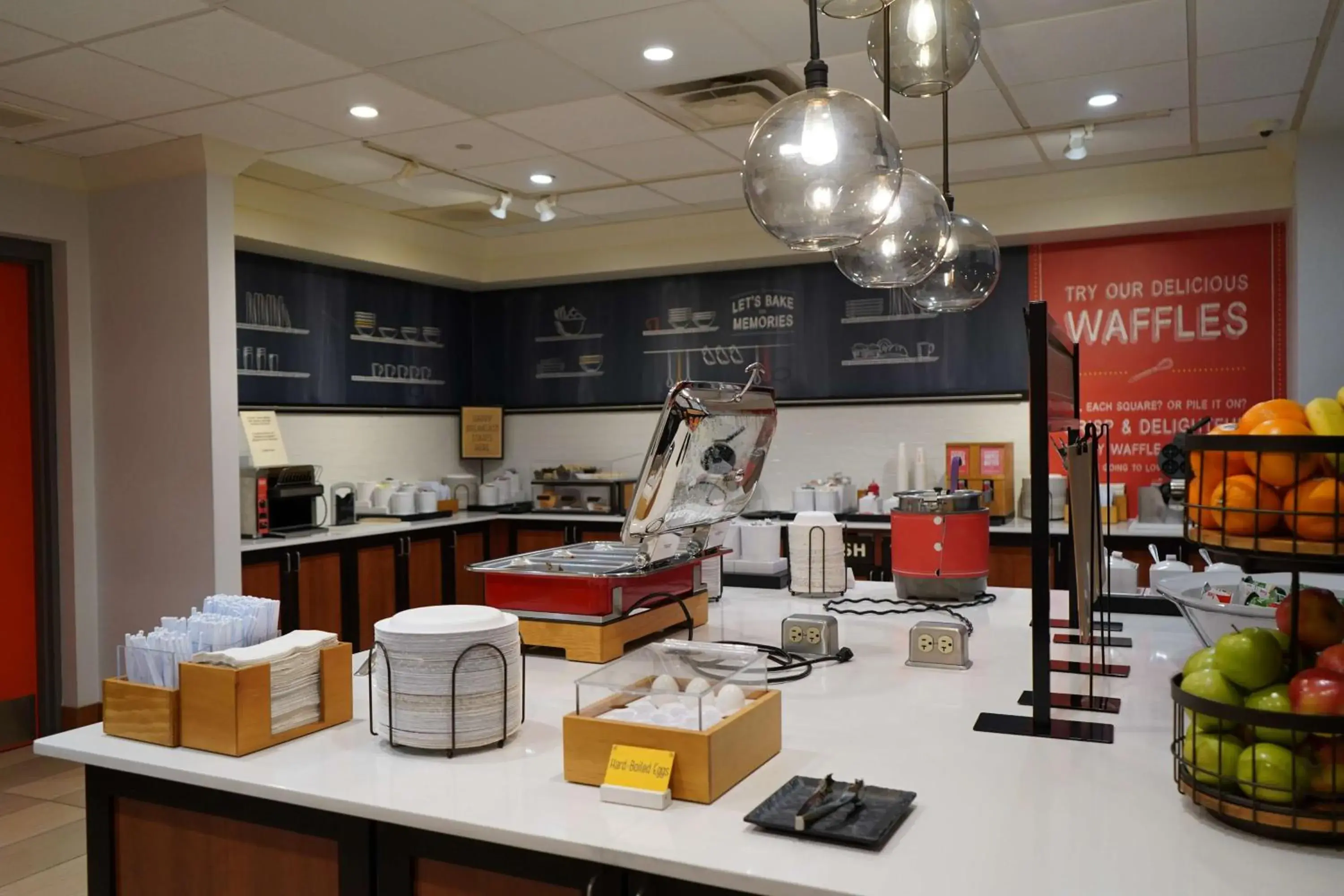 Breakfast in Hampton Inn & Suites Chicago/Aurora Breakfast in Hampton Inn & Suites Chicago/Aurora