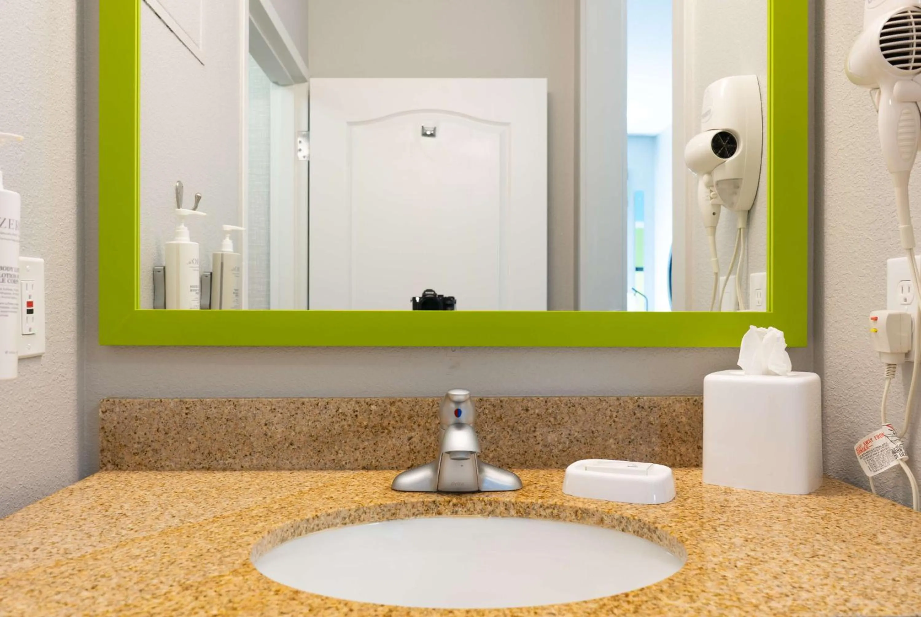 Bathroom in Hampton Inn Elkhorn Lake Geneva Area