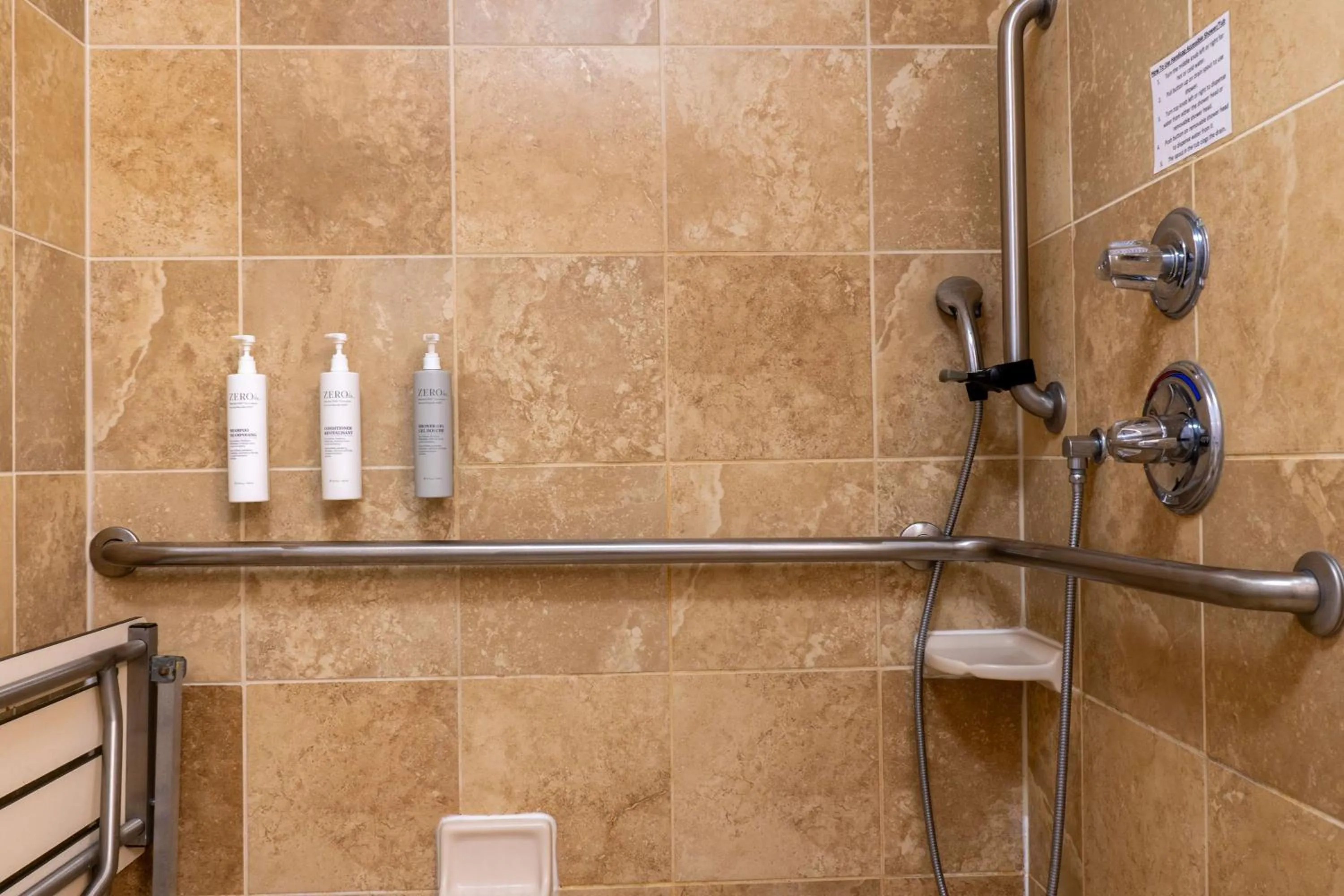 Bathroom in Hampton Inn Elkhorn Lake Geneva Area