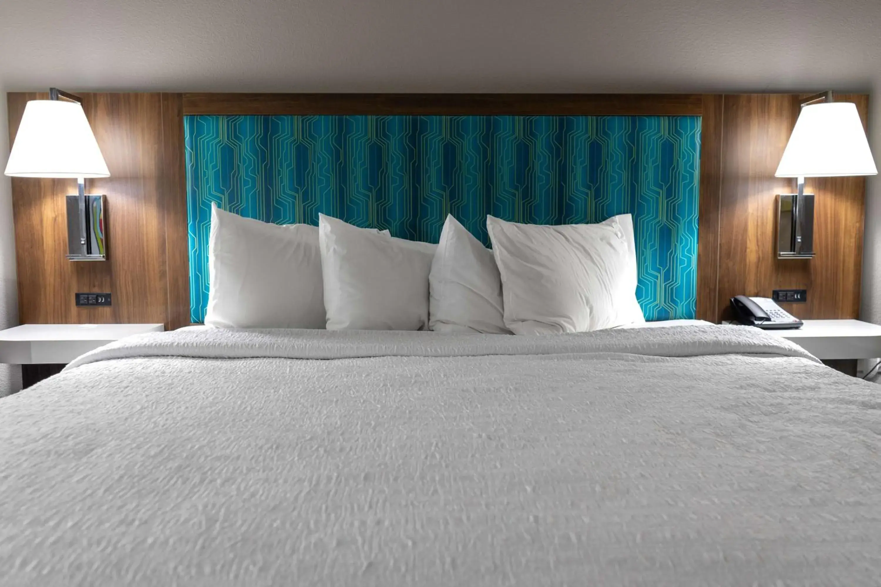 Bed in Hampton Inn Elkhorn Lake Geneva Area Bed in Hampton Inn Elkhorn Lake Geneva Area