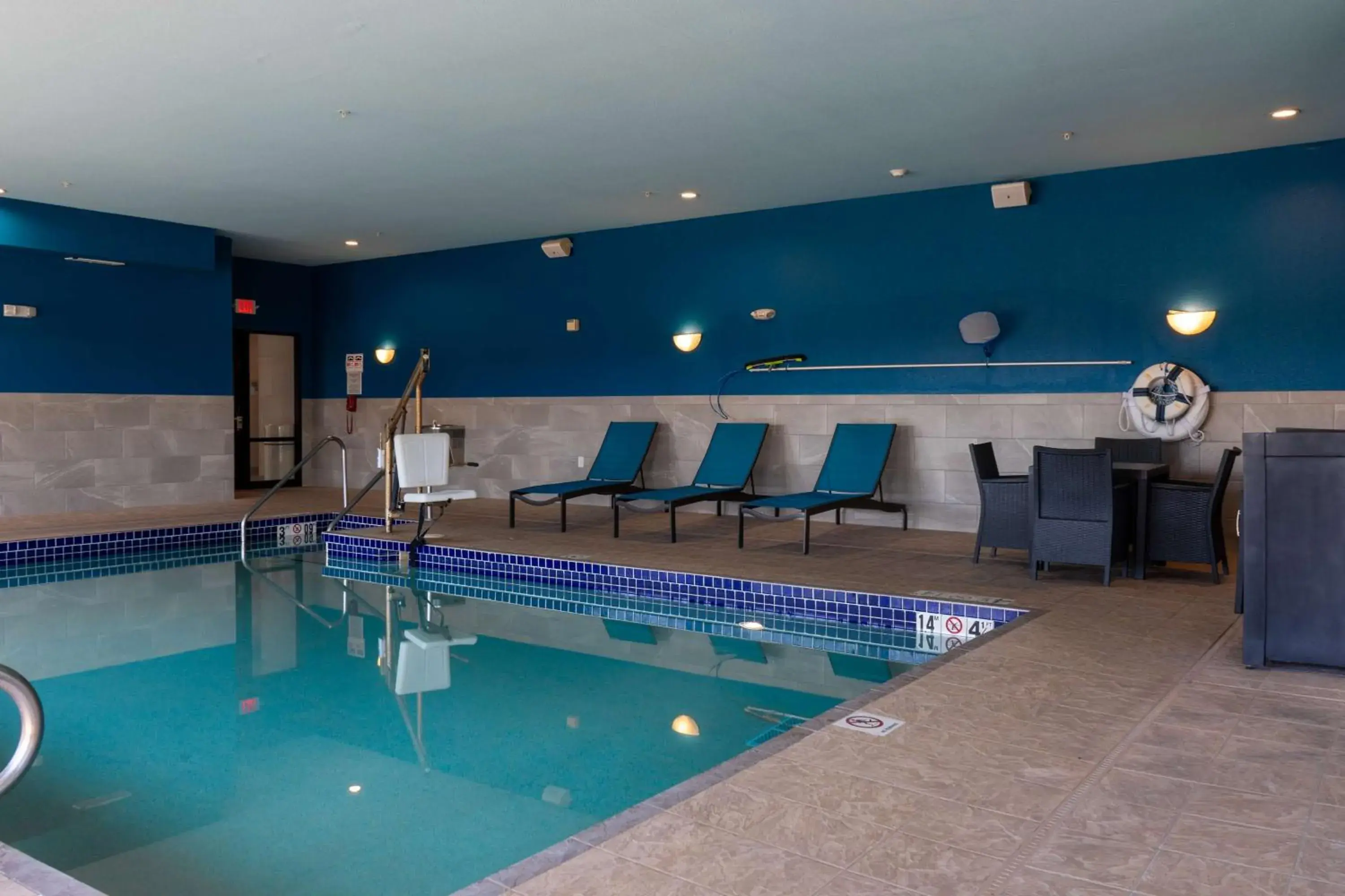 Pool view in Hampton Inn Elkhorn Lake Geneva Area Pool view in Hampton Inn Elkhorn Lake Geneva Area