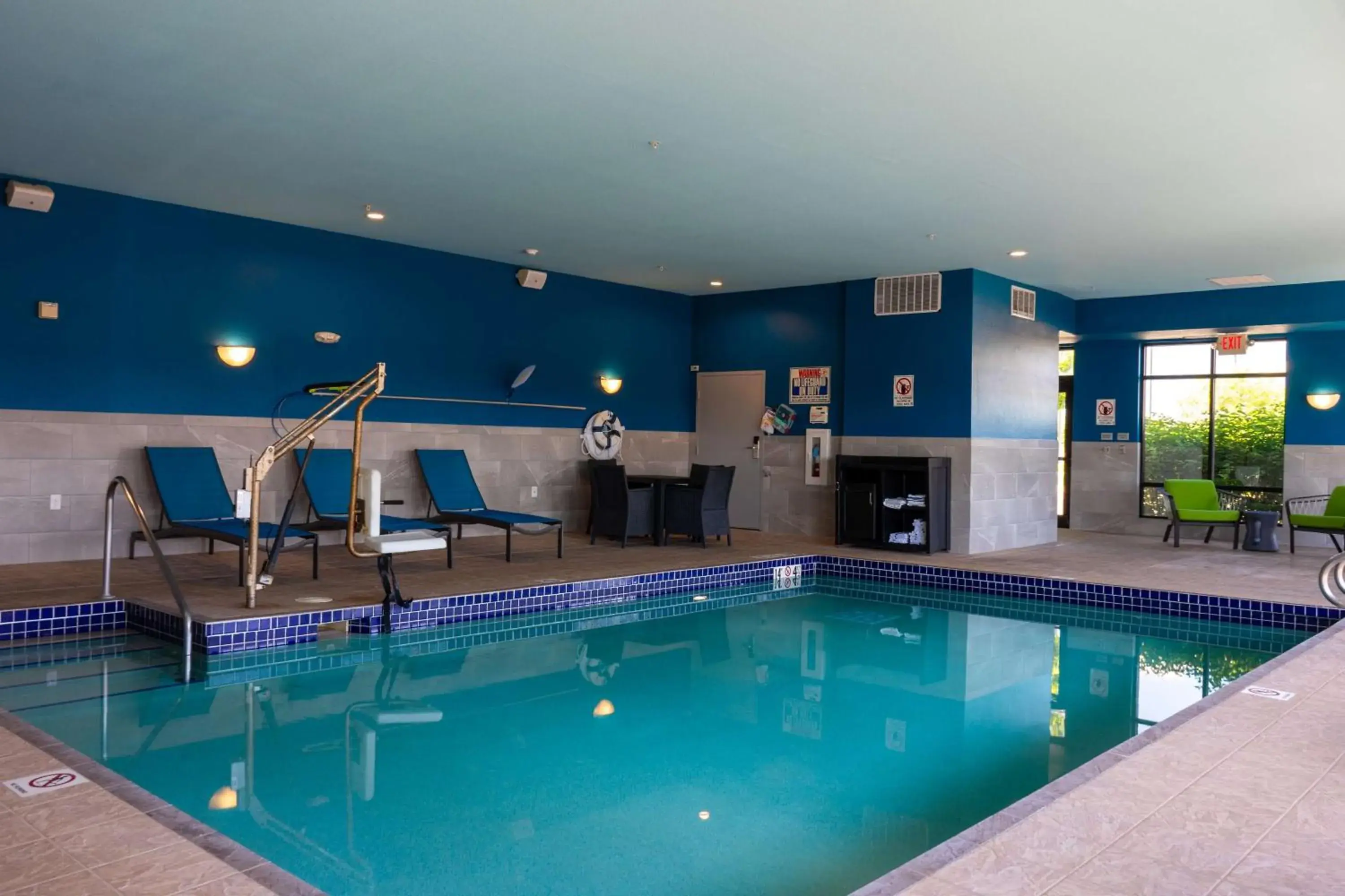 Pool view in Hampton Inn Elkhorn Lake Geneva Area Pool view in Hampton Inn Elkhorn Lake Geneva Area