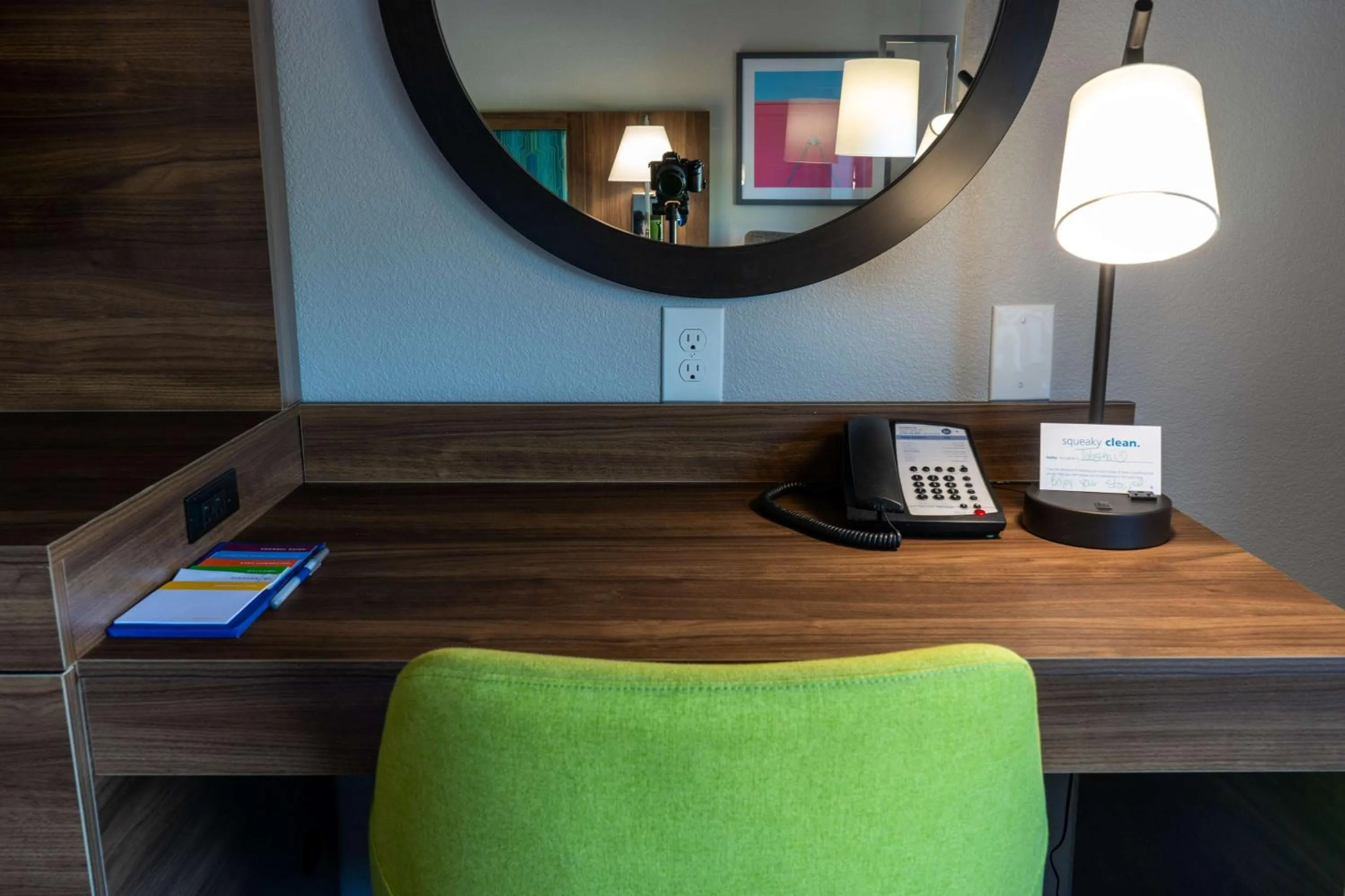 Bedroom in Hampton Inn Elkhorn Lake Geneva Area