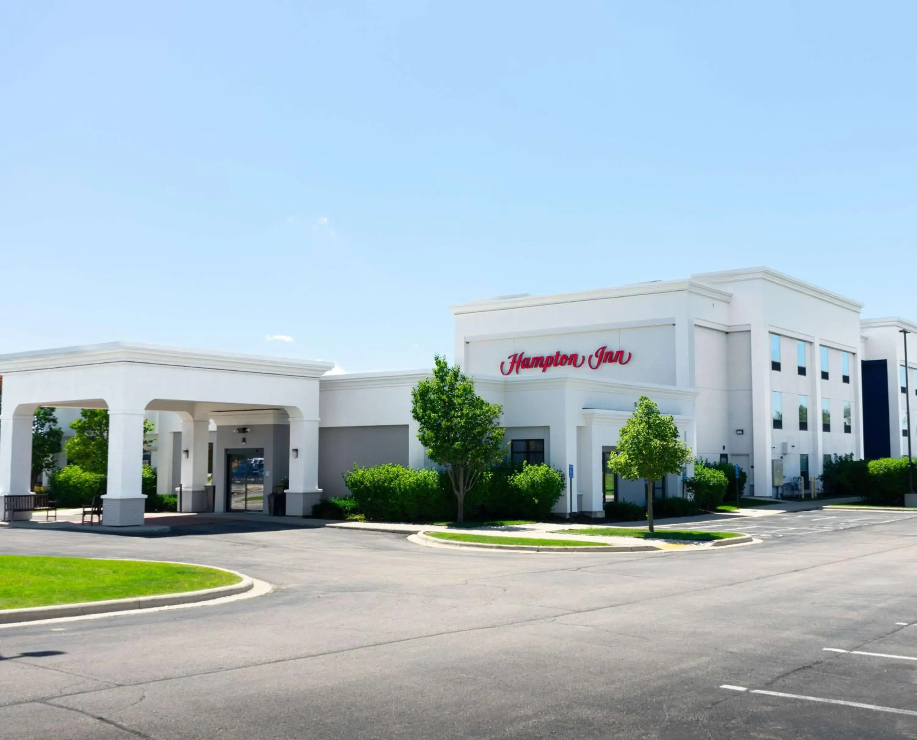 Property building in Hampton Inn Elkhorn Lake Geneva Area Property building in Hampton Inn Elkhorn Lake Geneva Area