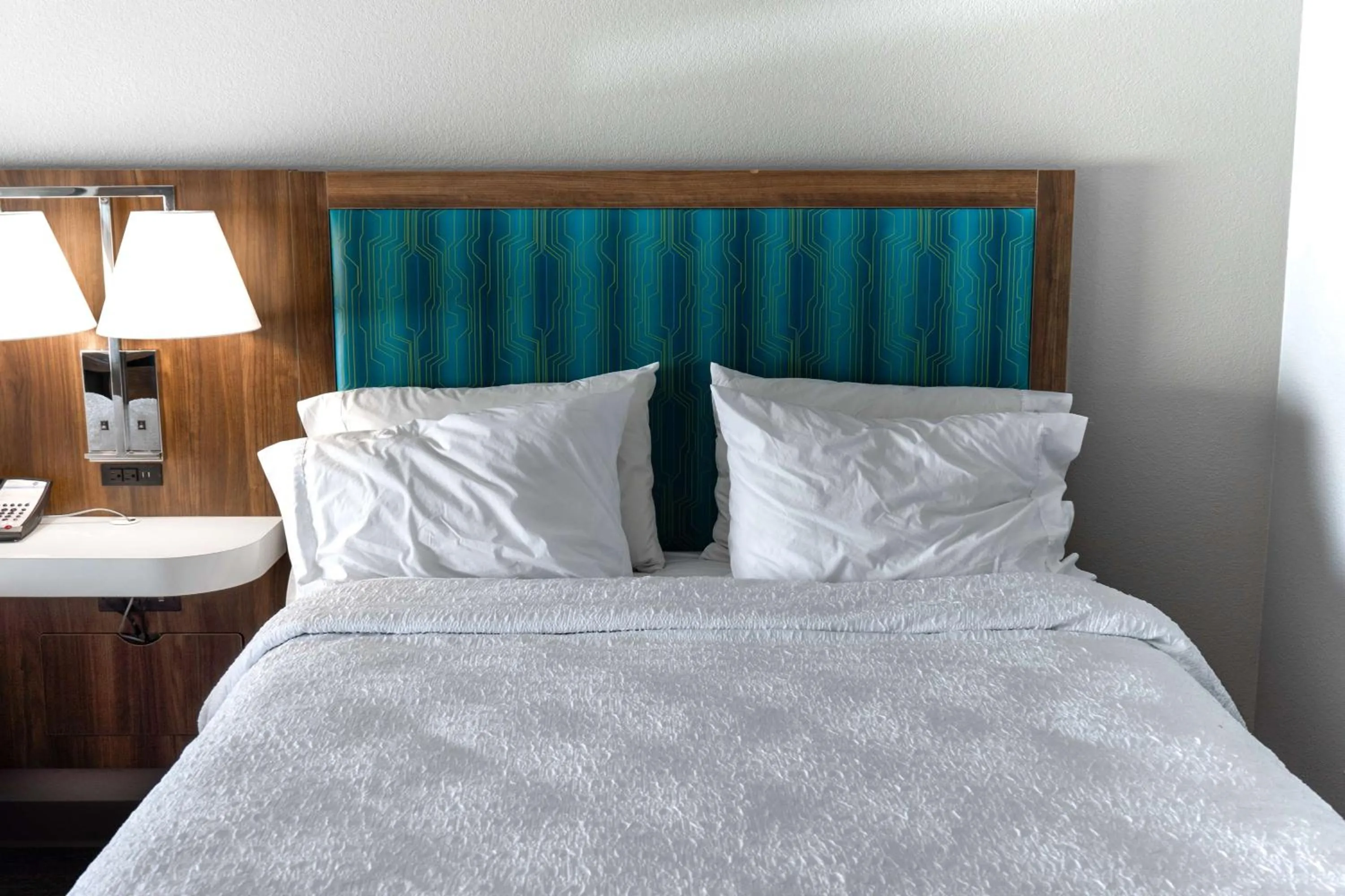 Bed in Hampton Inn Elkhorn Lake Geneva Area