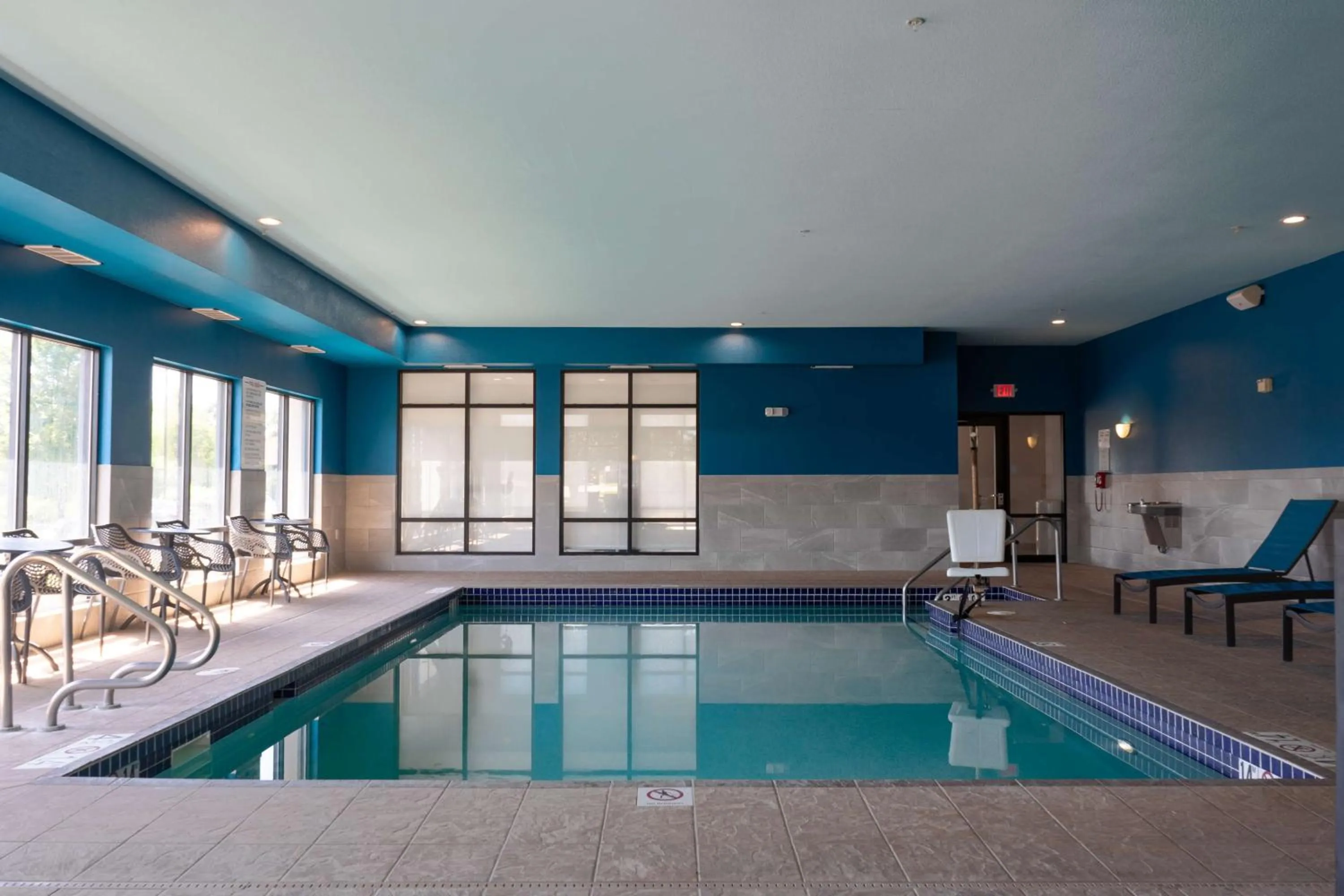 Pool view in Hampton Inn Elkhorn Lake Geneva Area