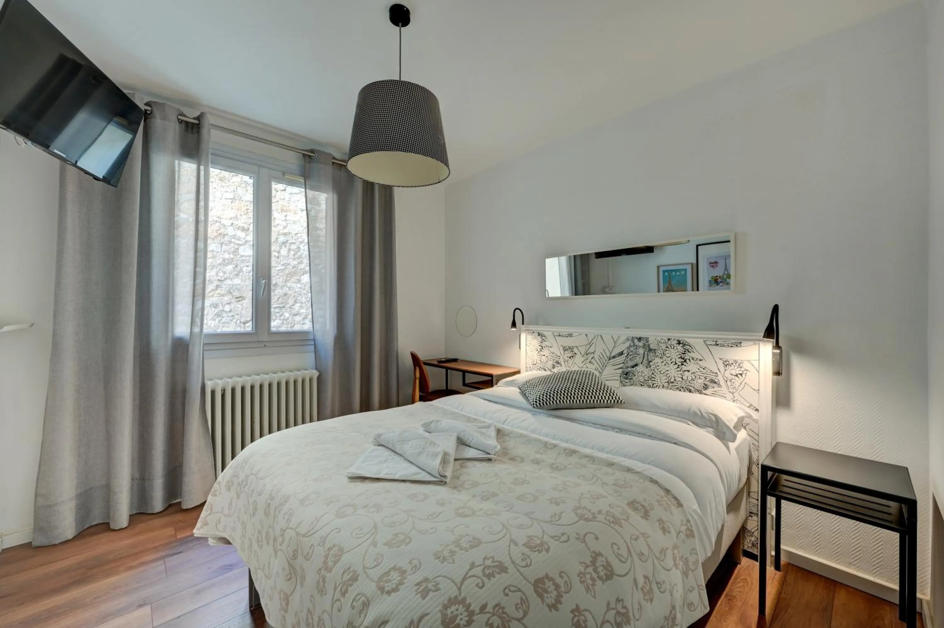 Bedroom, Bed in Hôtel Paul