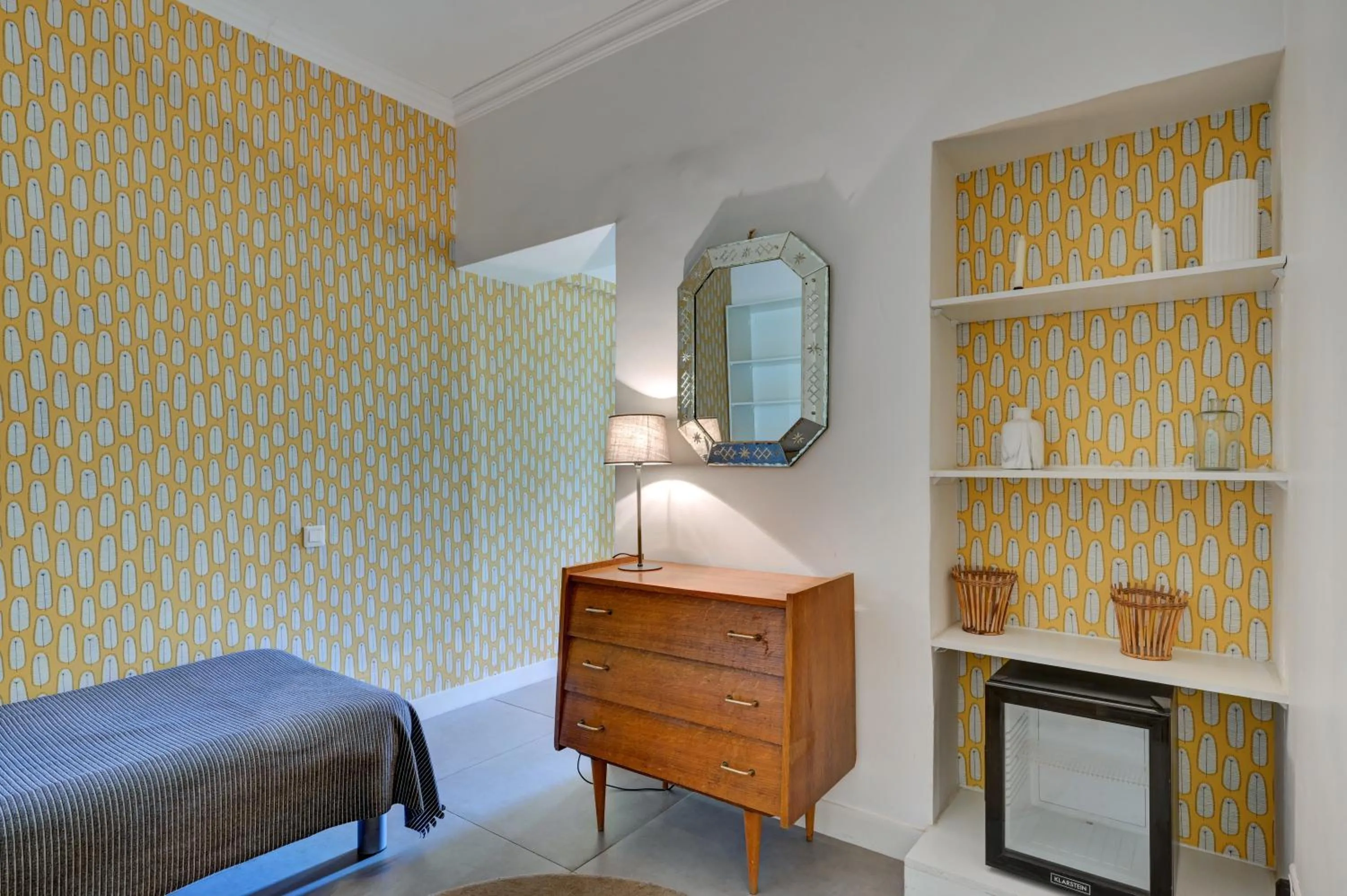 Photo of the whole room, Bed in Hôtel Paul