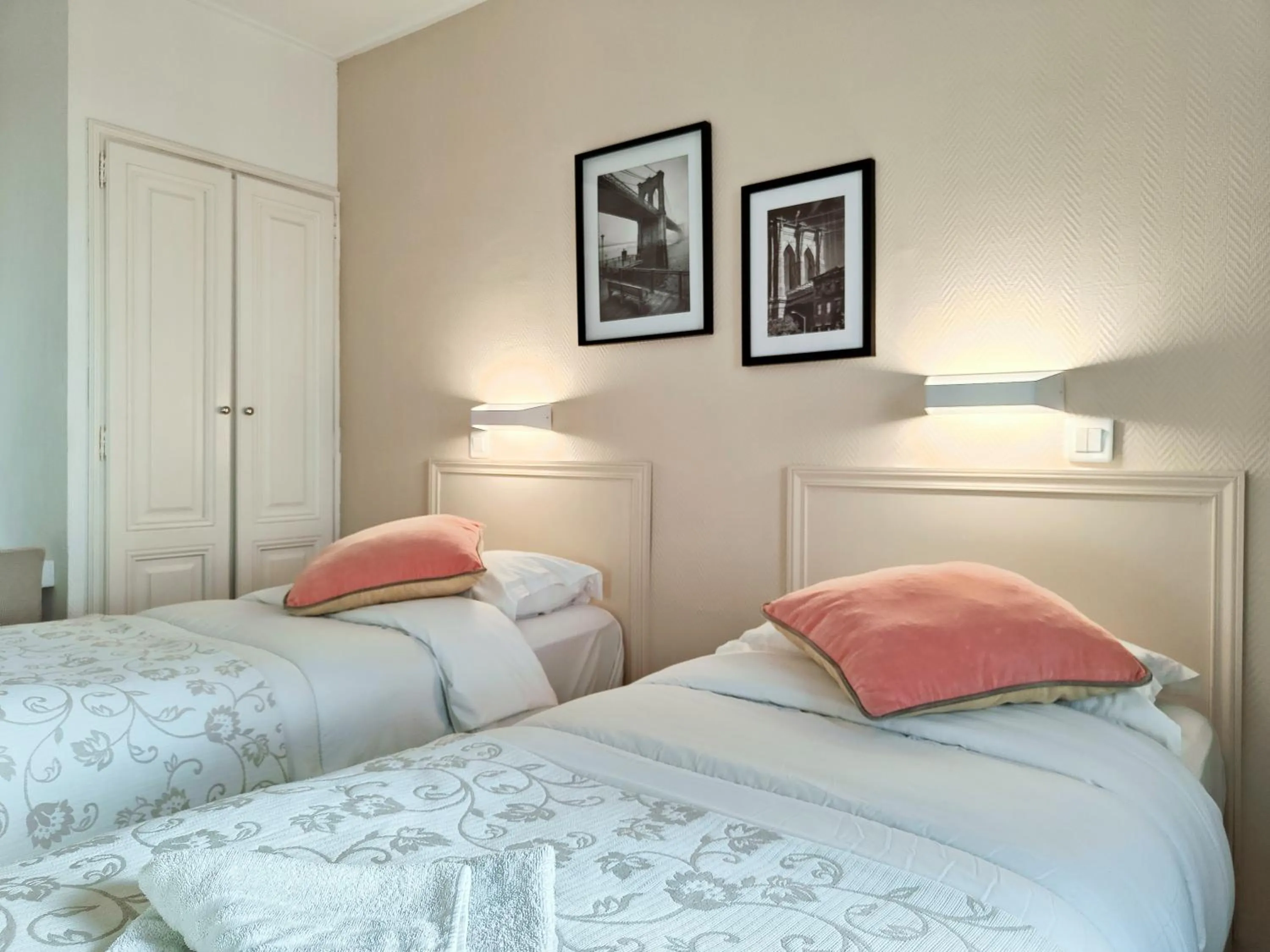 Bedroom, Bed in Hôtel Paul