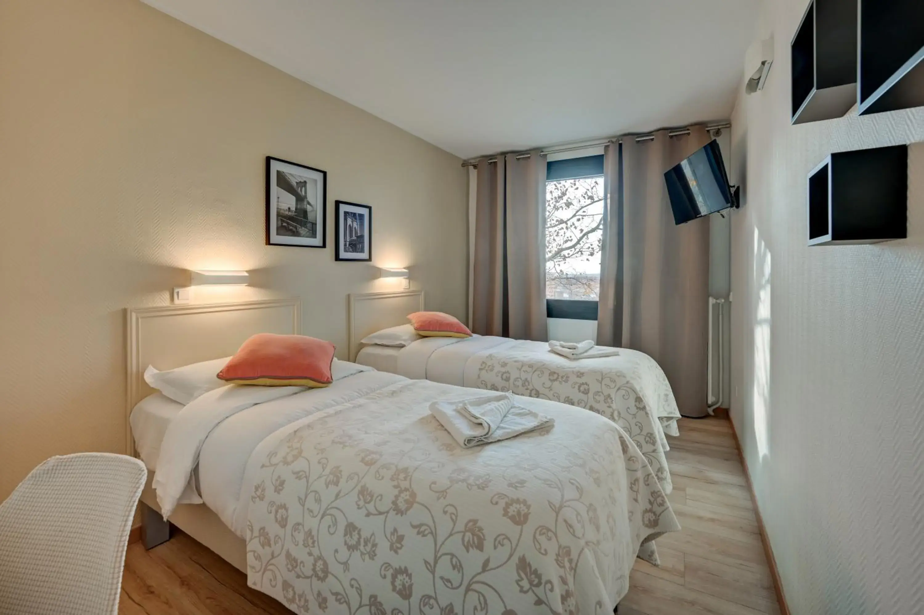 Twin Room in Hôtel Paul Twin Room in Hôtel Paul