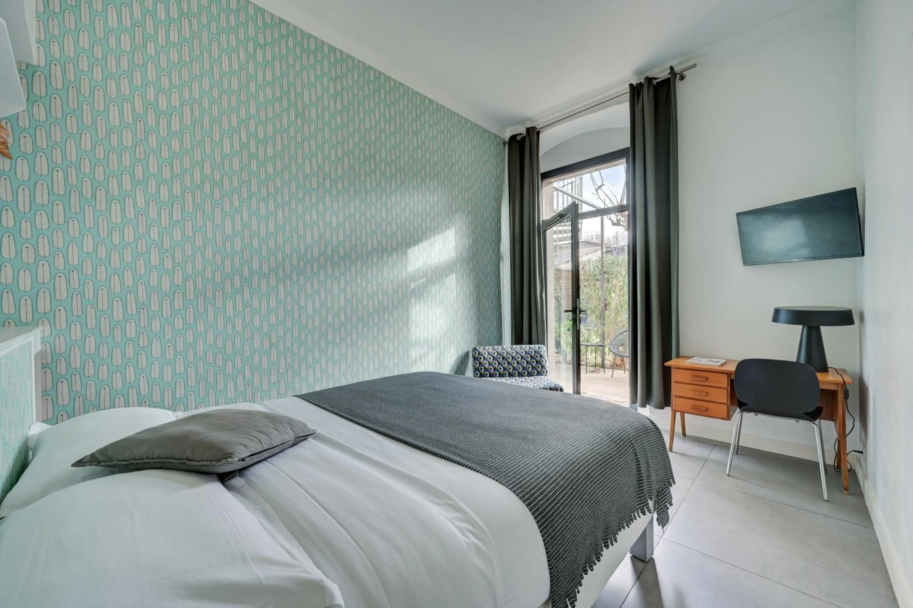 Bedroom, Bed in Hôtel Paul