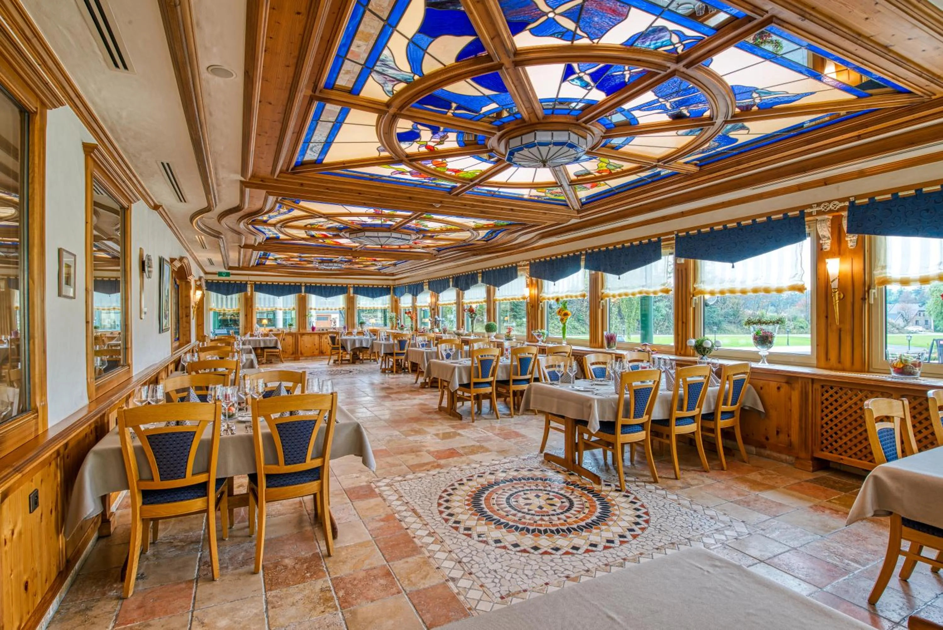 Restaurant/places to eat in Hotel Haus Tiefenbach