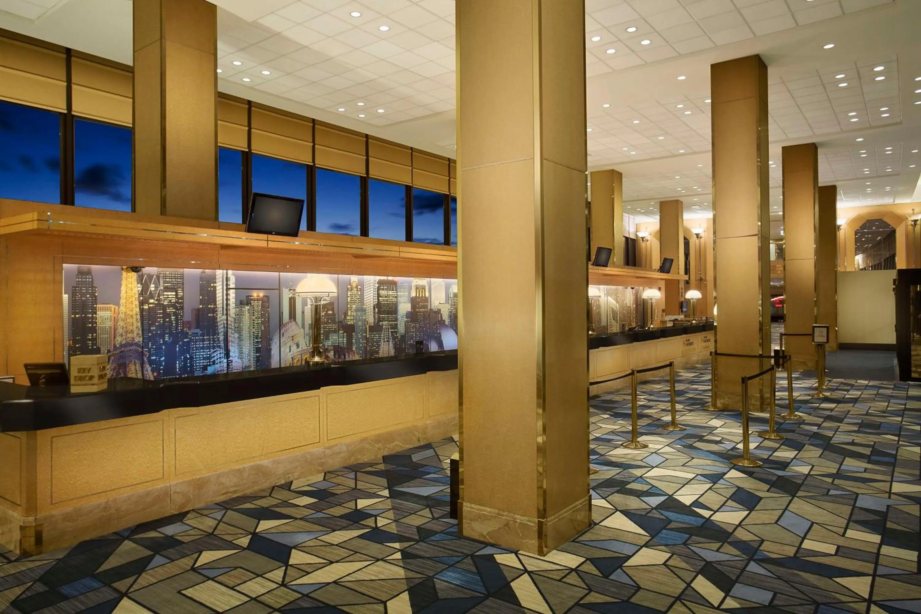 Lobby or reception in Hilton Chicago O'Hare Airport