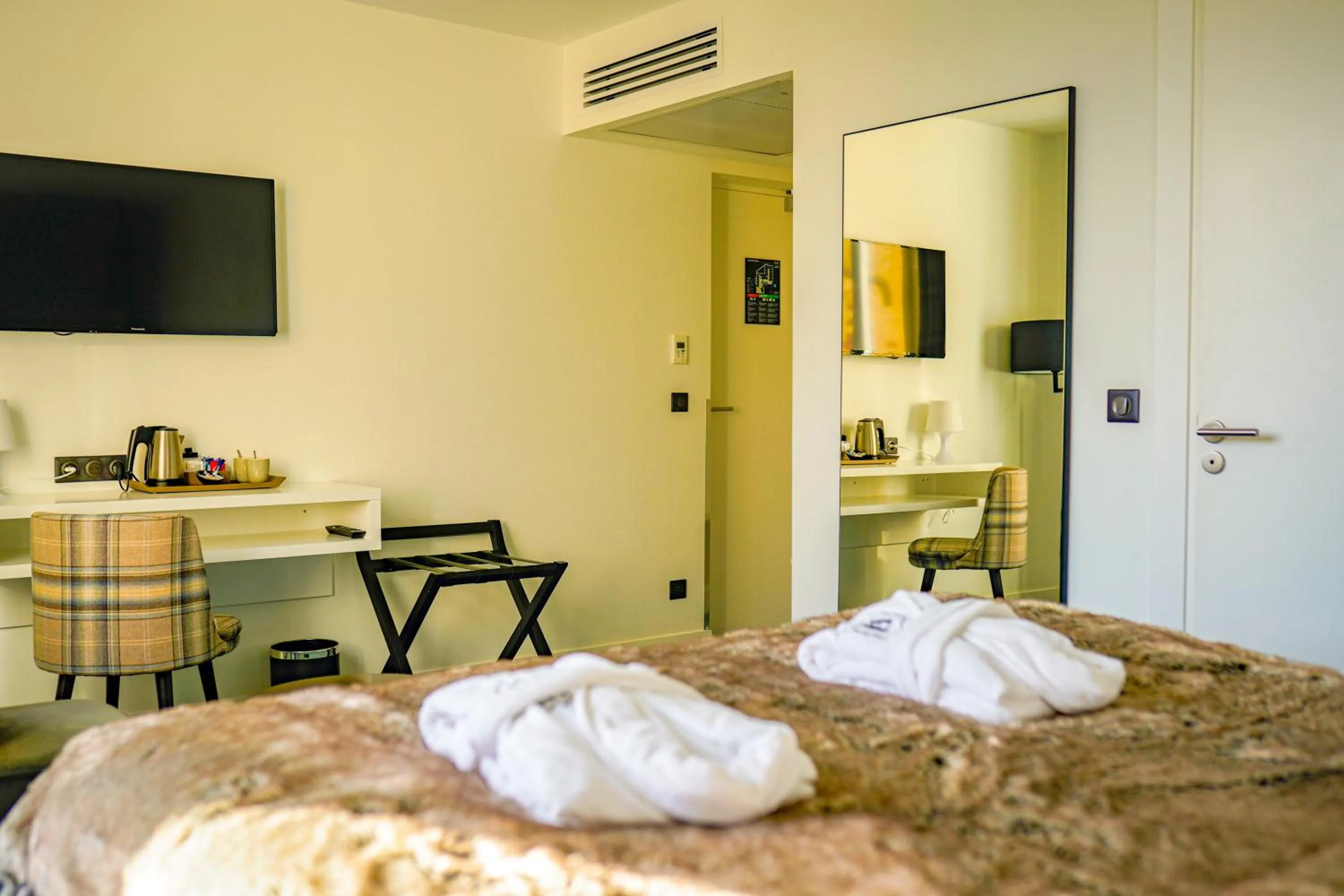 Photo of the whole room, Bed in Hôtel-Restaurant Bel Ami