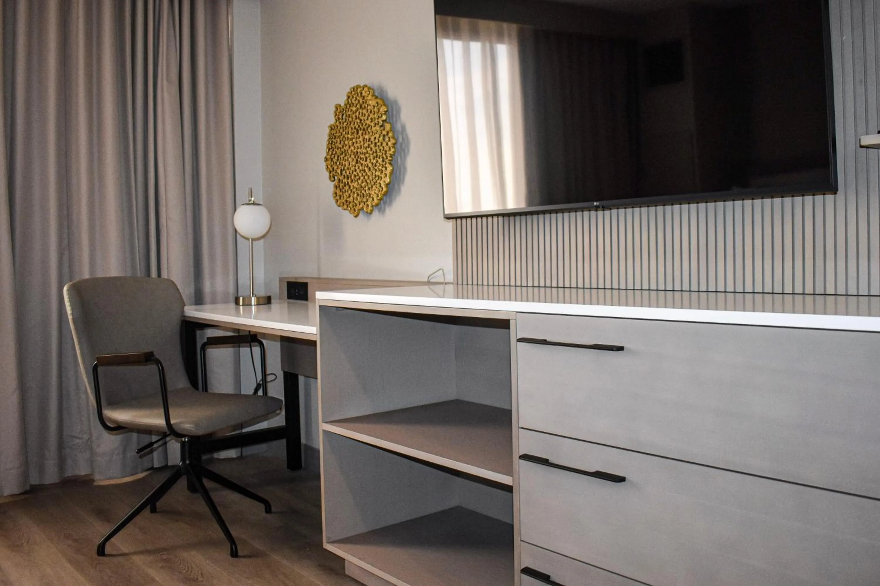 Bedroom in DoubleTree by Hilton Chicago - Oak Brook