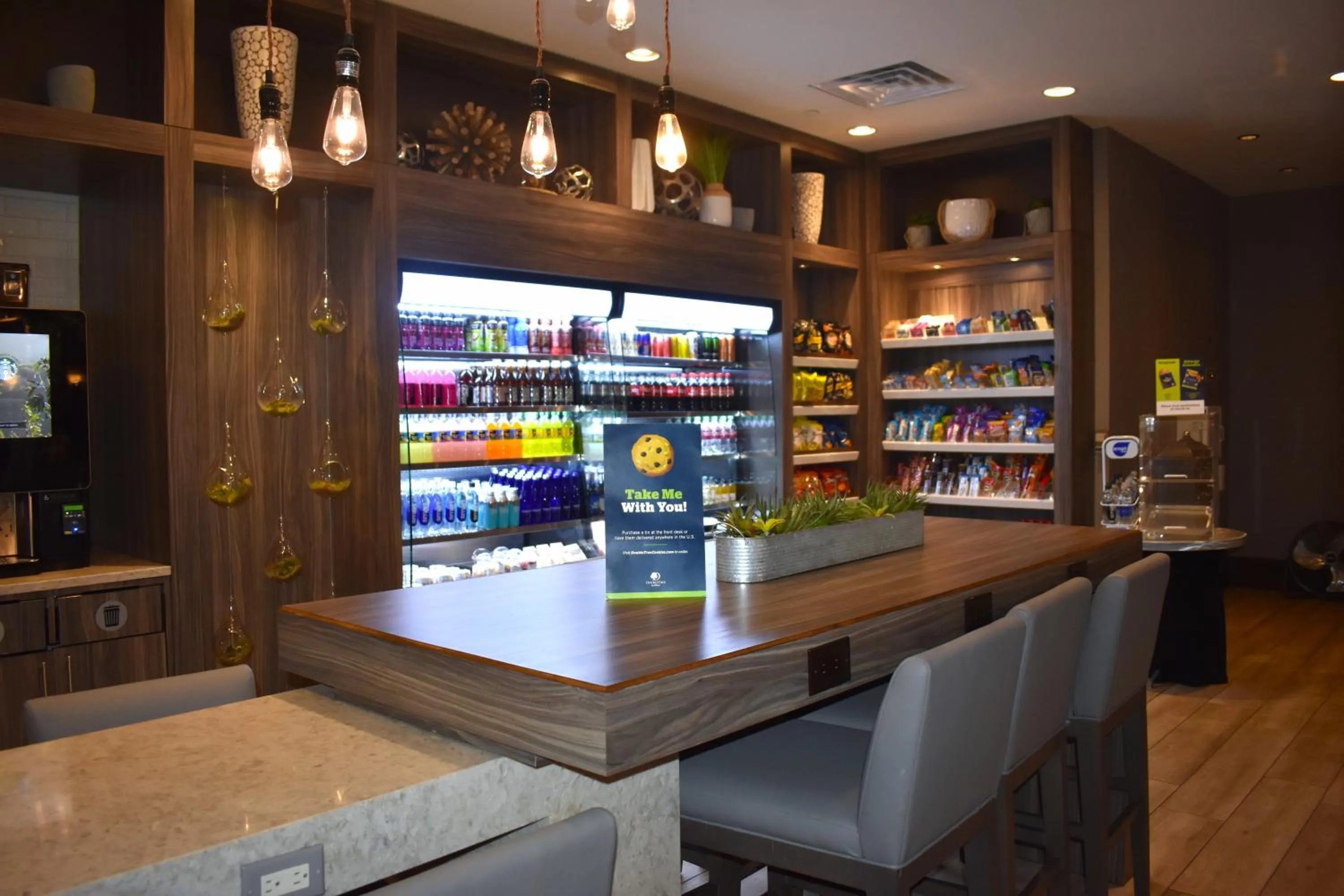 Supermarket/grocery shop in DoubleTree by Hilton Chicago - Oak Brook