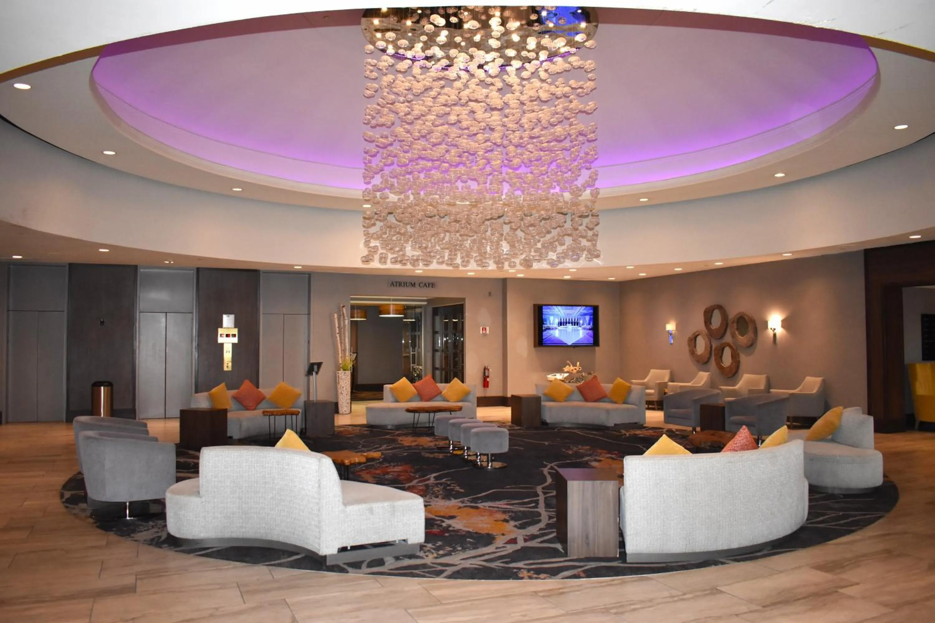 Lobby or reception in DoubleTree by Hilton Chicago - Oak Brook
