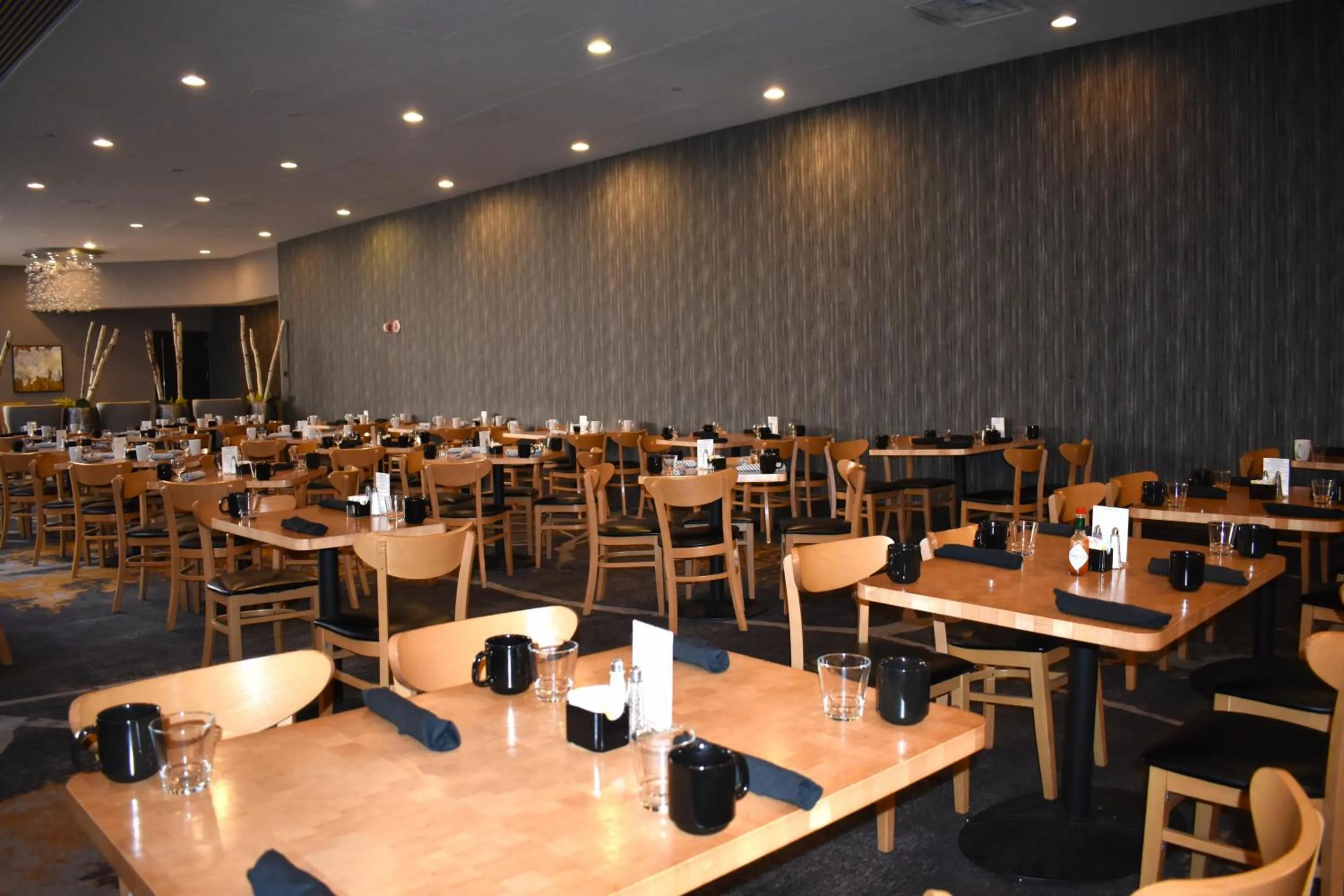 Restaurant/places to eat in DoubleTree by Hilton Chicago - Oak Brook