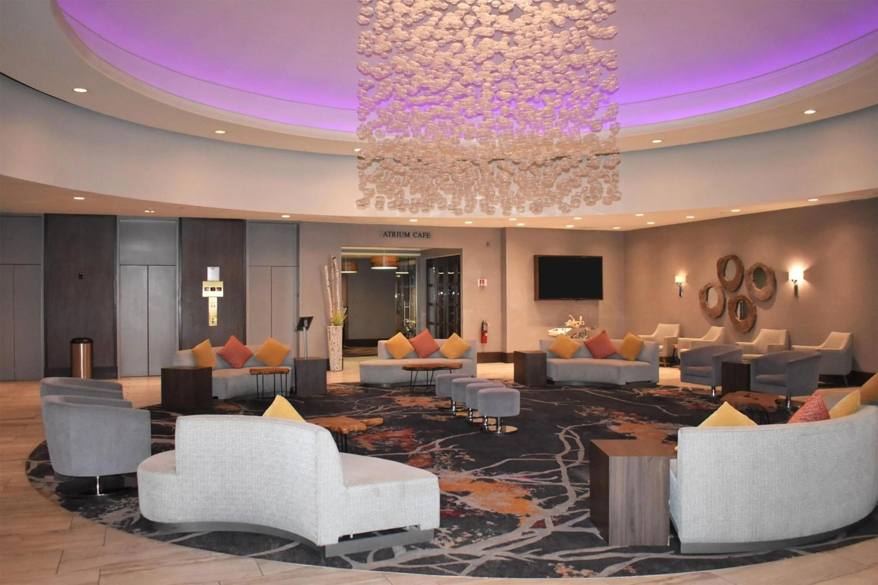 Lobby or reception in DoubleTree by Hilton Chicago - Oak Brook