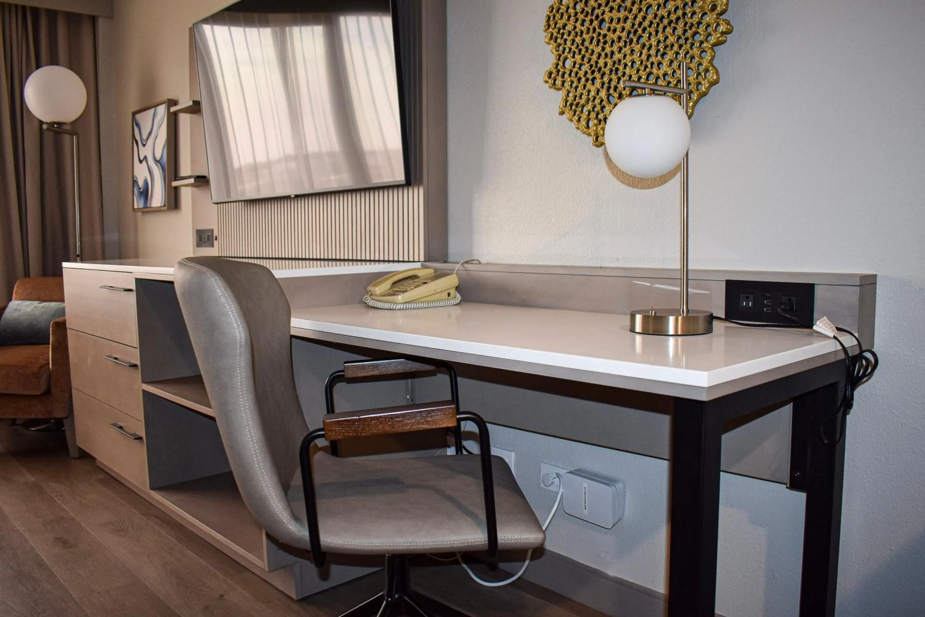 Bedroom in DoubleTree by Hilton Chicago - Oak Brook