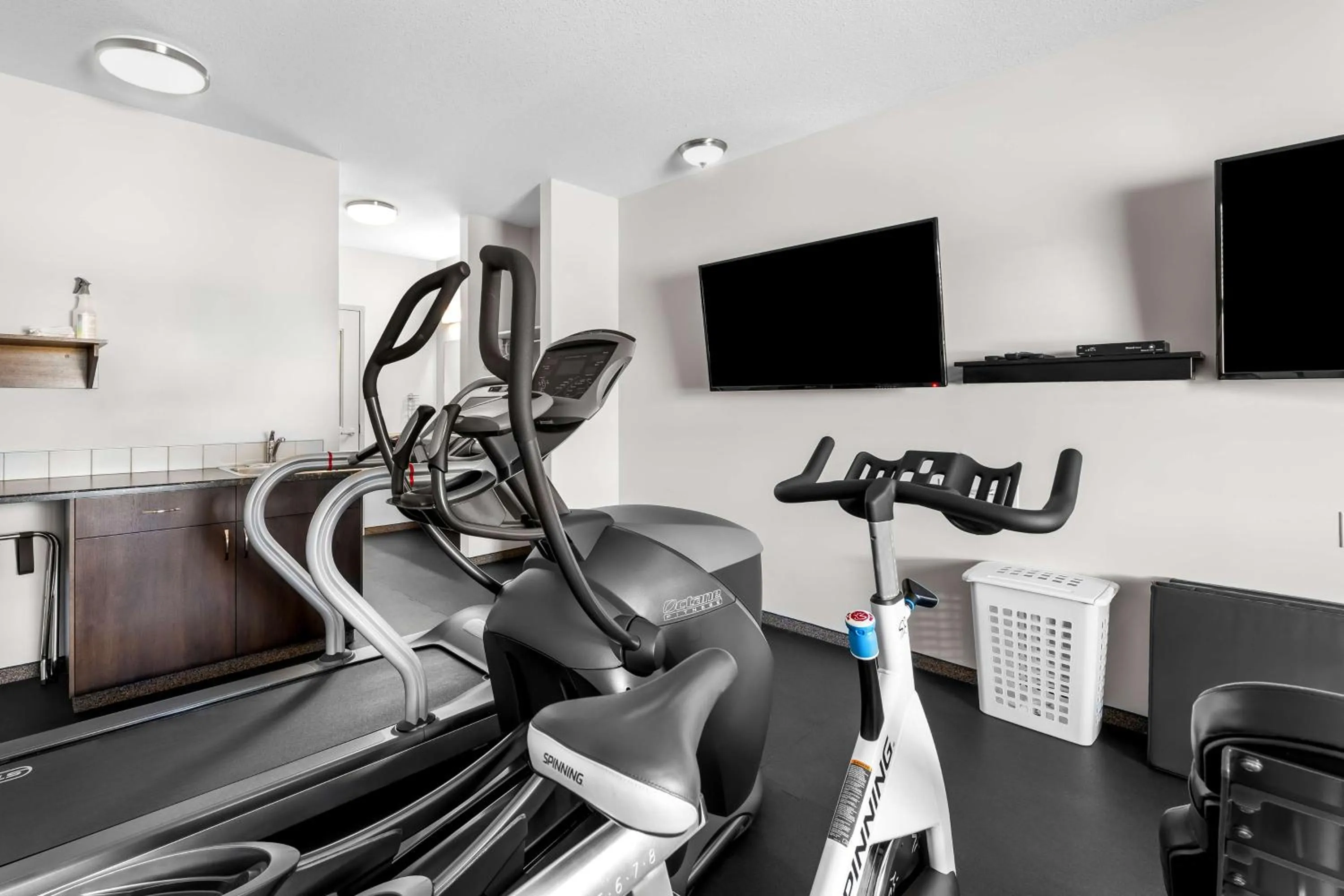 Fitness centre/facilities in SureStay Studio by Best Western Hardisty