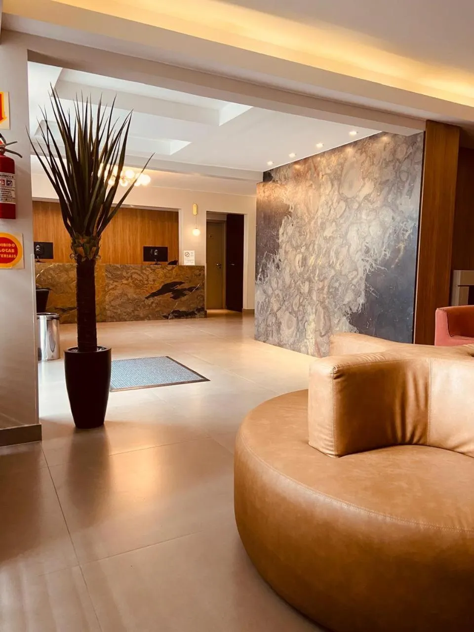 Communal lounge/ TV room in Hotel Farol da Ilha