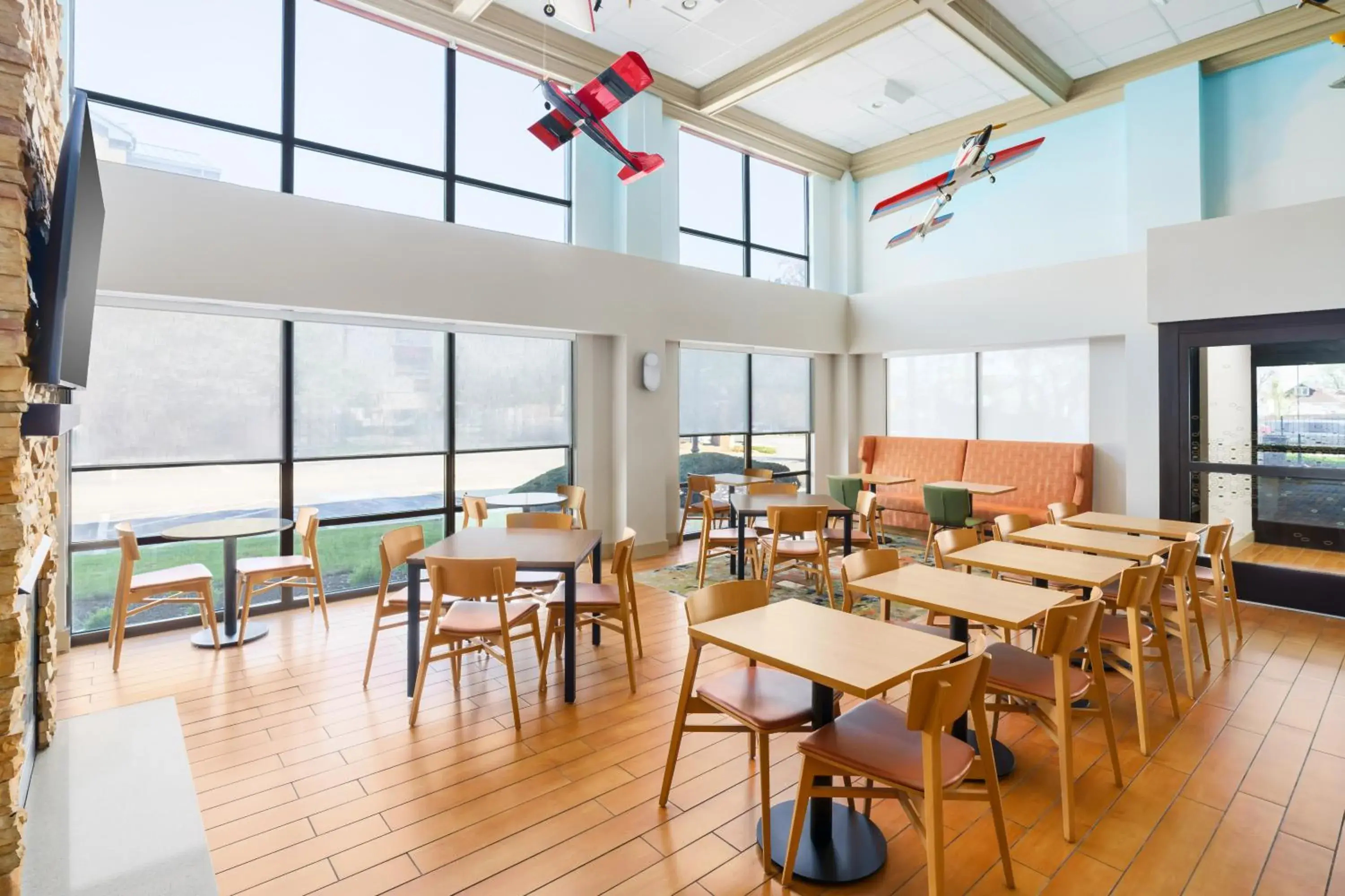 Lobby or reception in Hampton Inn Chicago-Midway Airport Lobby or reception in Hampton Inn Chicago-Midway Airport