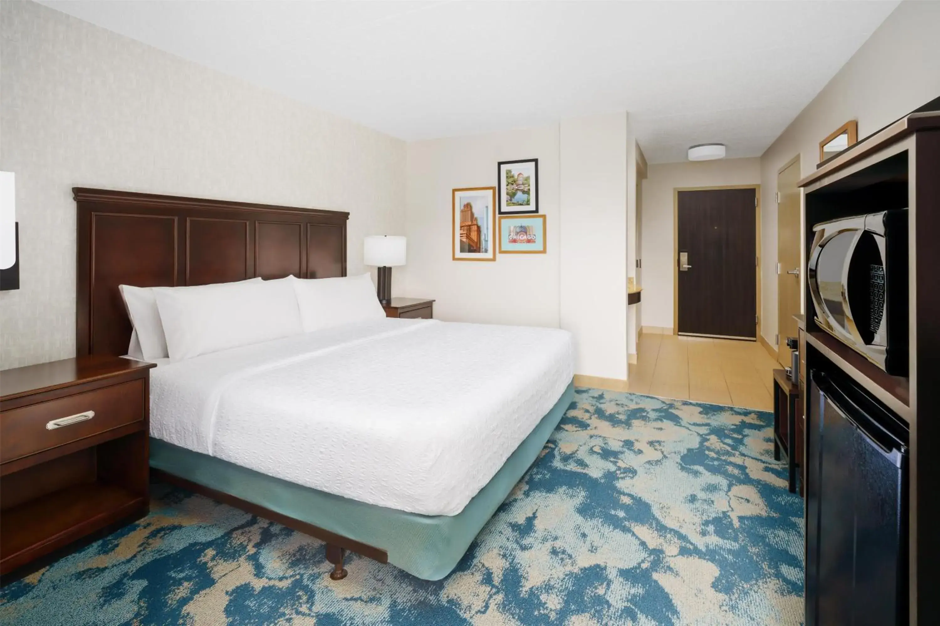 Bed in Hampton Inn Chicago-Midway Airport Bed in Hampton Inn Chicago-Midway Airport