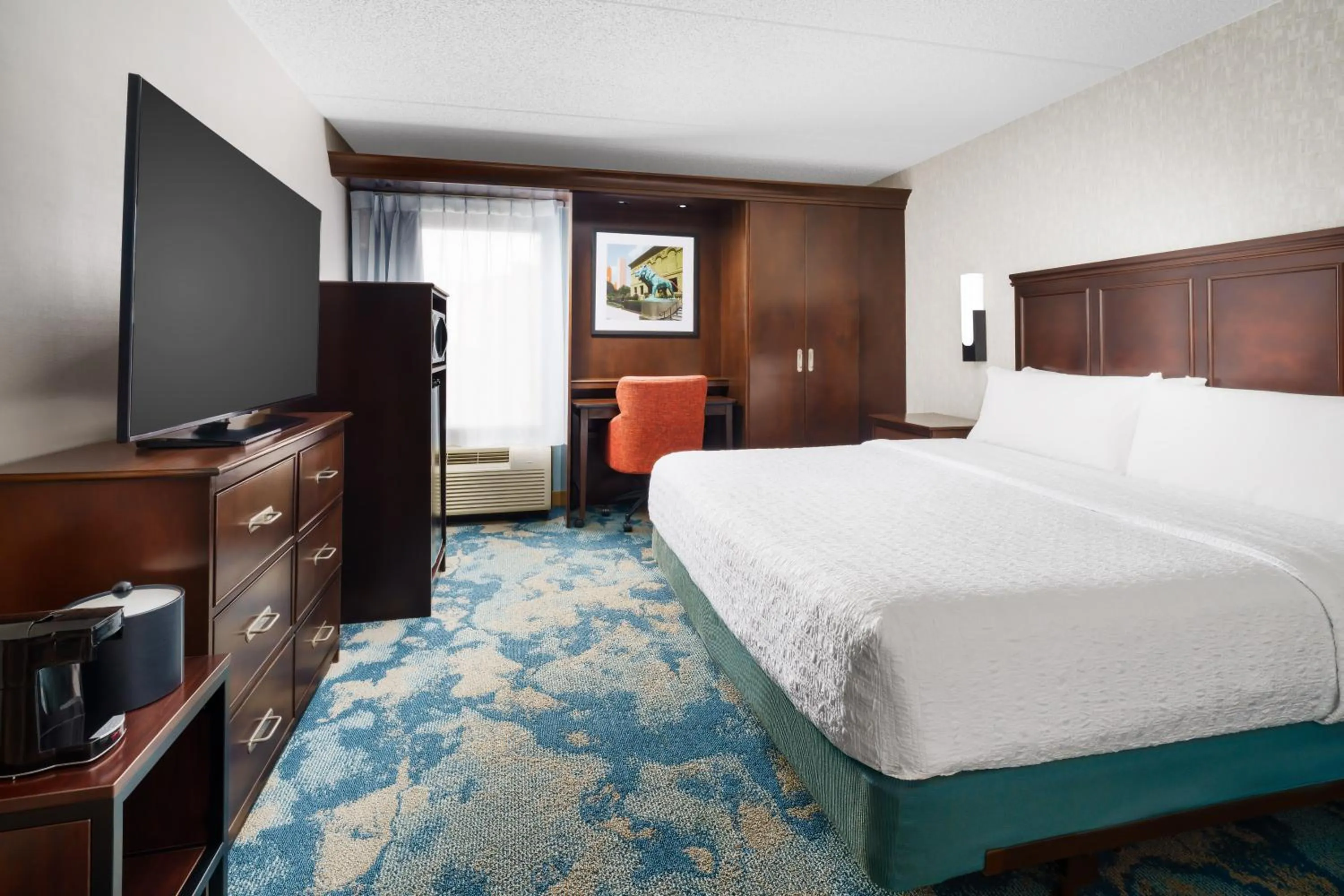 Bed in Hampton Inn Chicago-Midway Airport