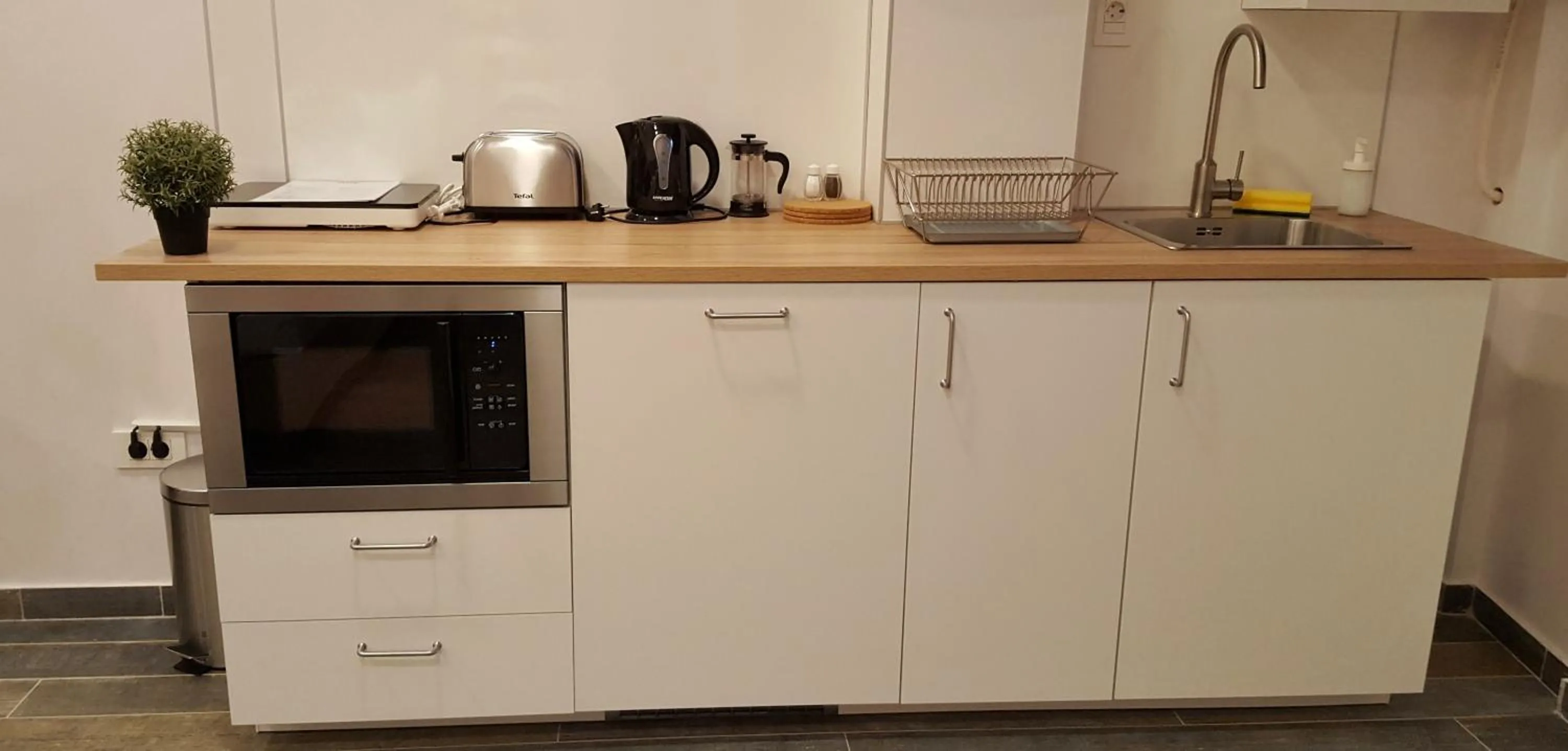 Kitchen or kitchenette in Windmill Studios by Rembrandt Old Town