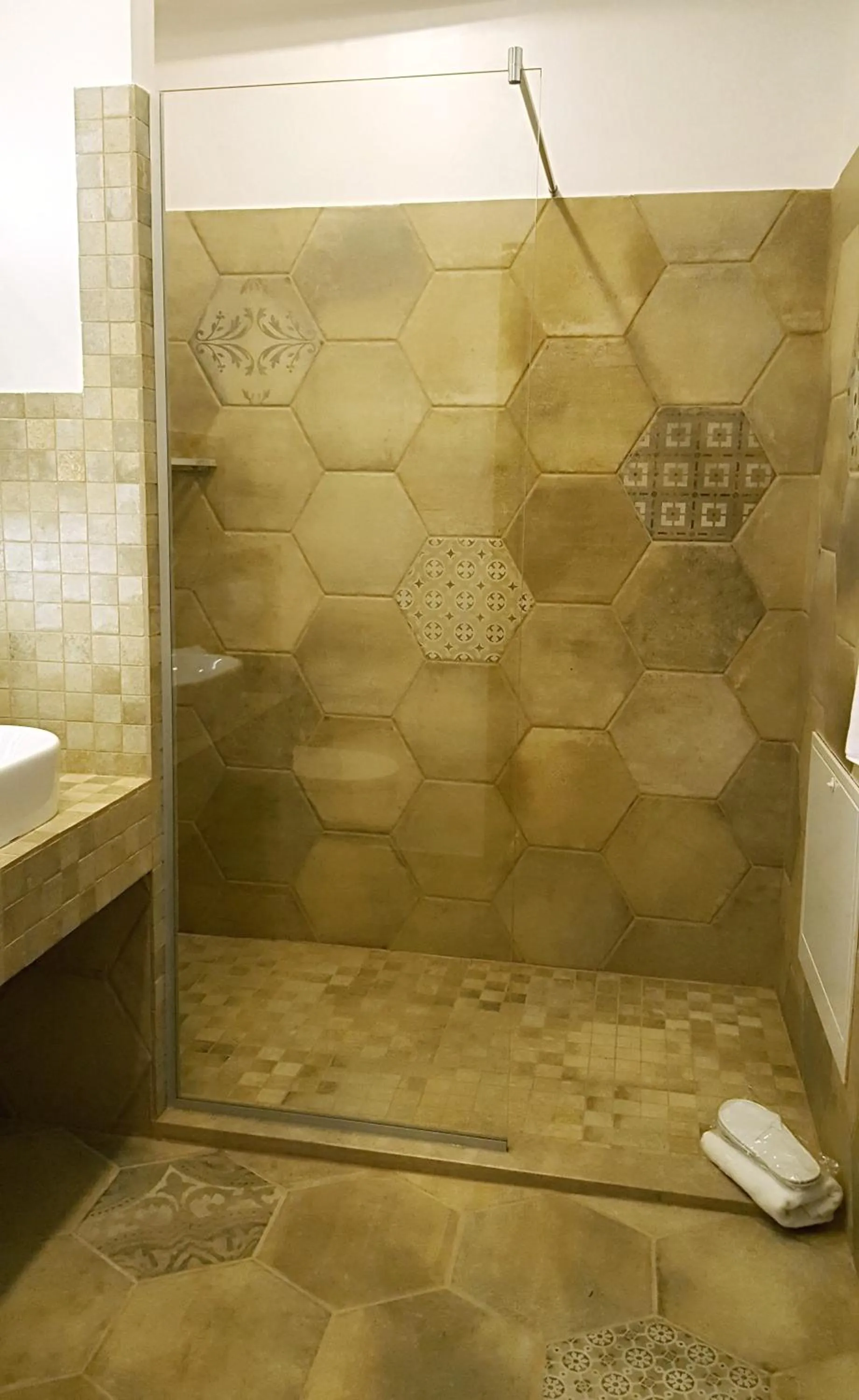 Bathroom in Windmill Studios by Rembrandt Old Town